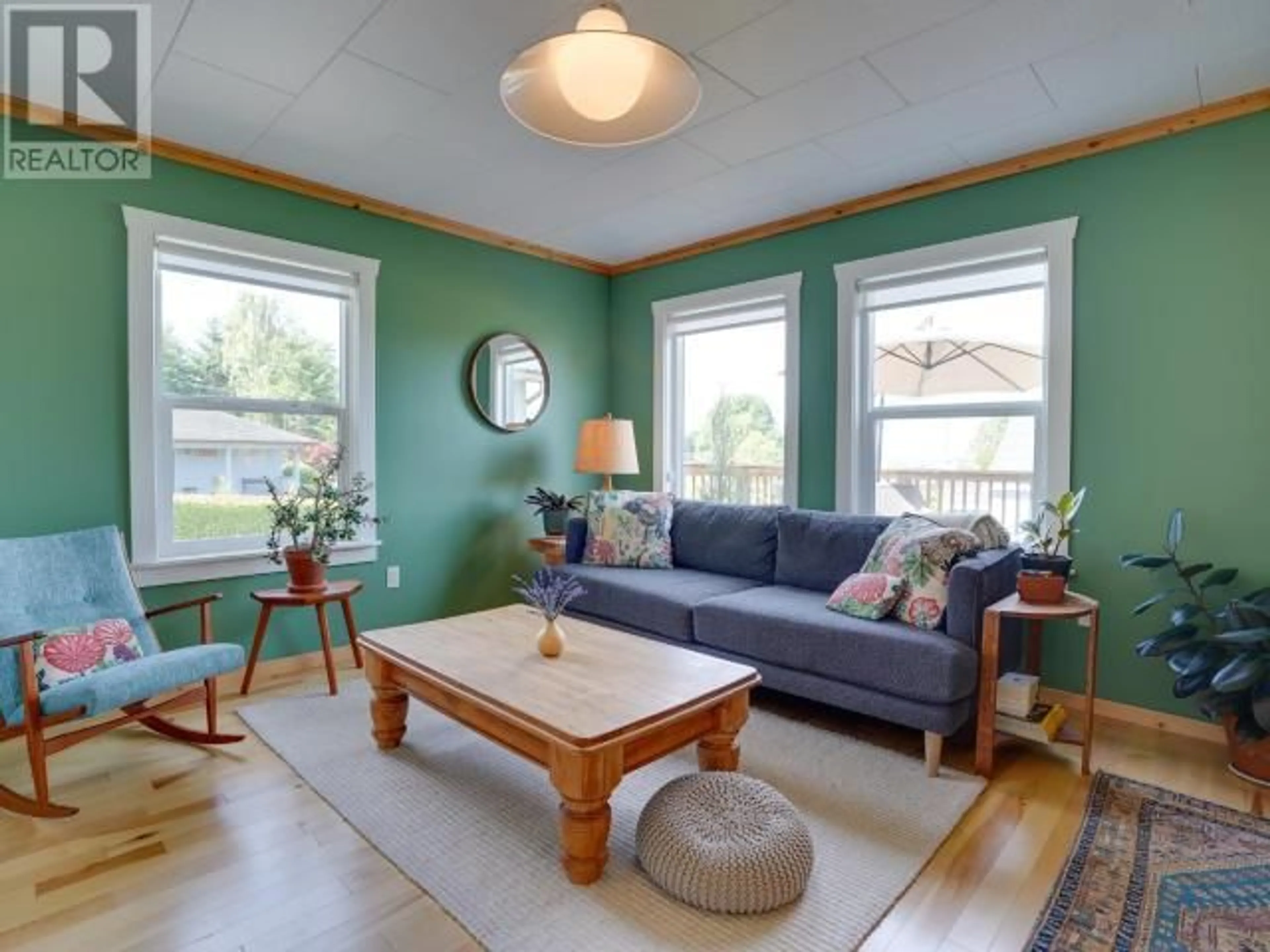 Living room with furniture, wood/laminate floor for 6975 KAMLOOPS STREET, Powell River British Columbia V8A1M3