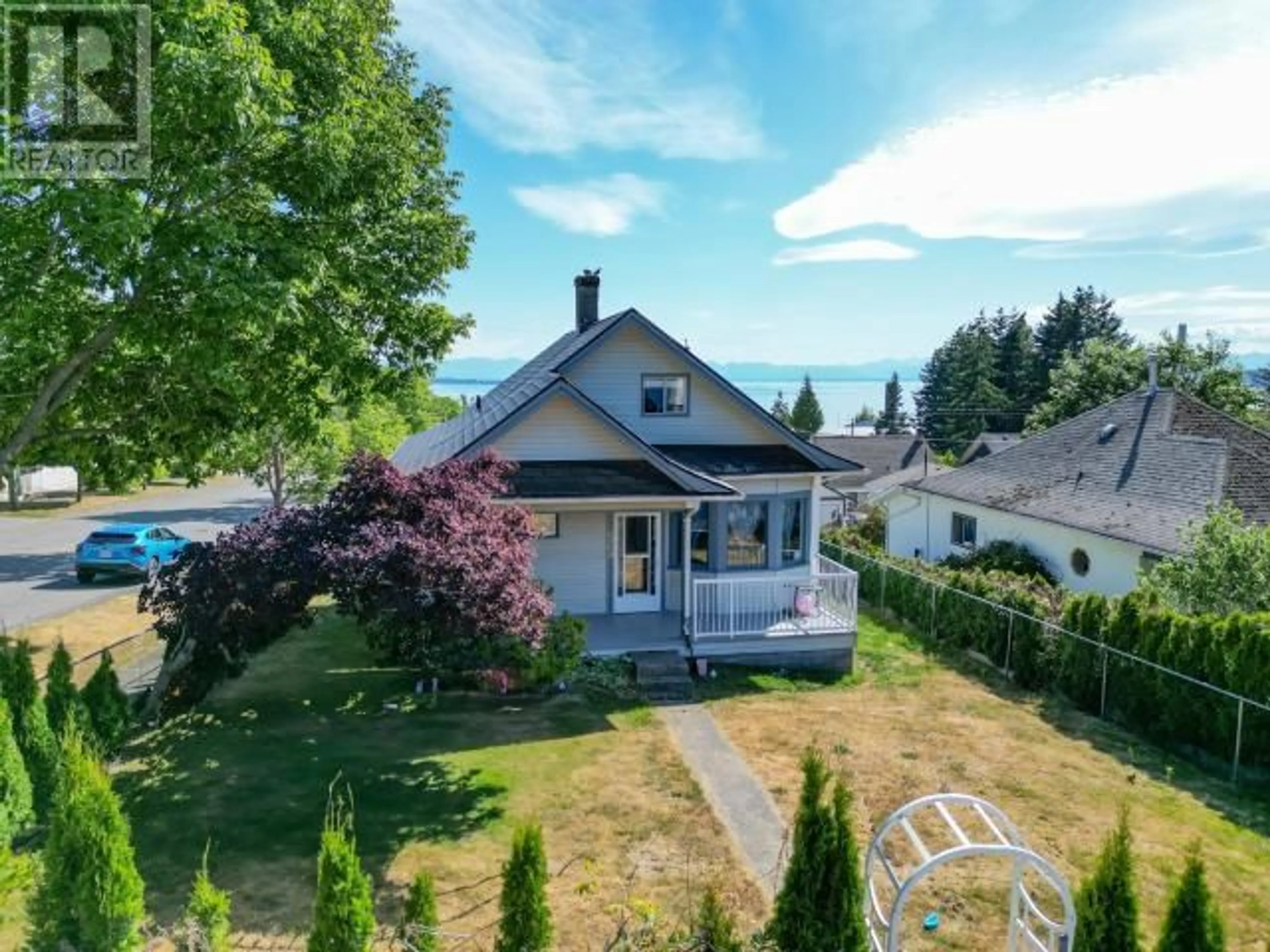 A pic from outside/outdoor area/front of a property/back of a property/a pic from drone, street for 6304 POPLAR STREET, Powell River British Columbia V8A4L2