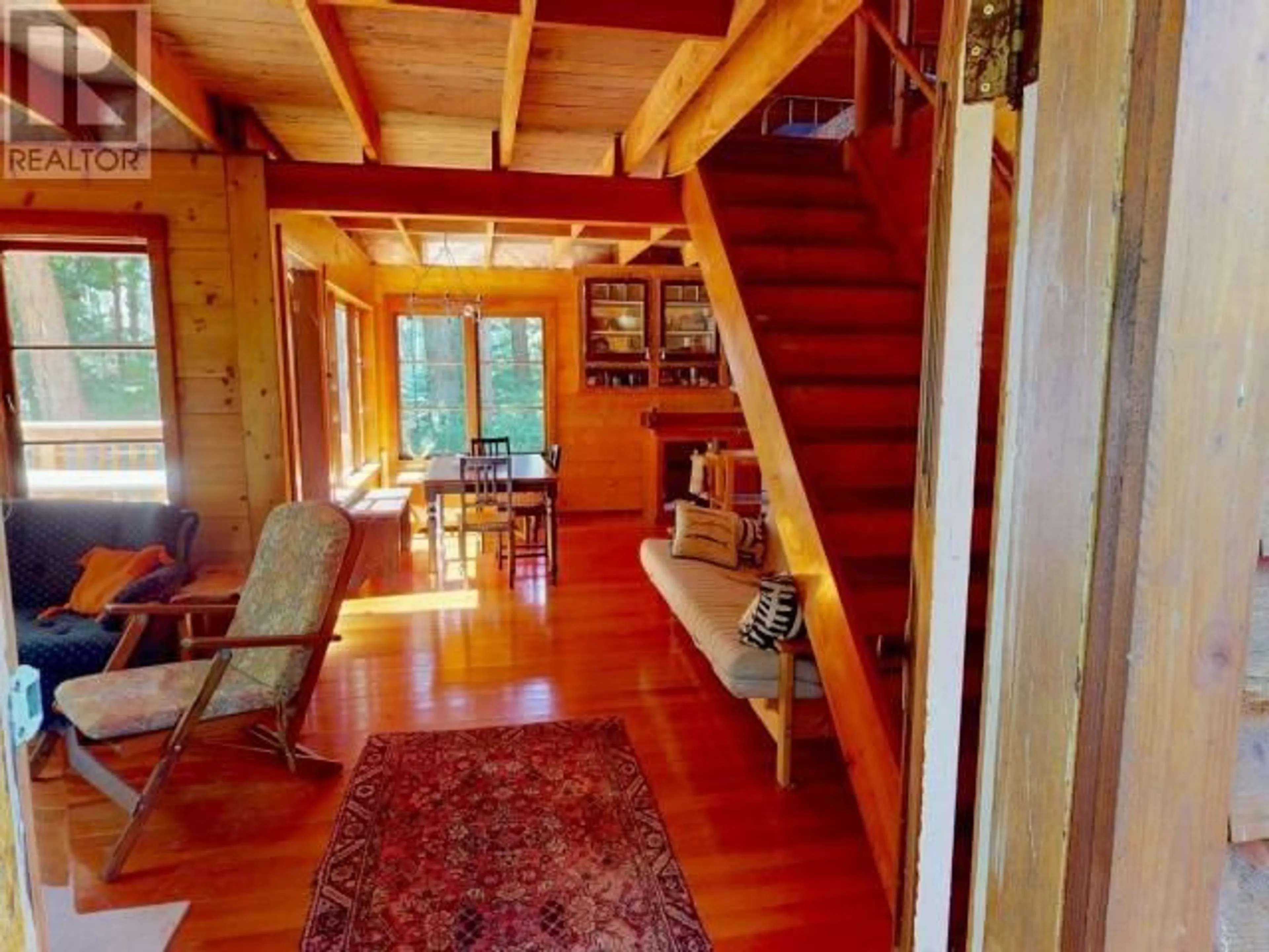 Indoor foyer for 1297 TENNYSON RD, Savary Island British Columbia