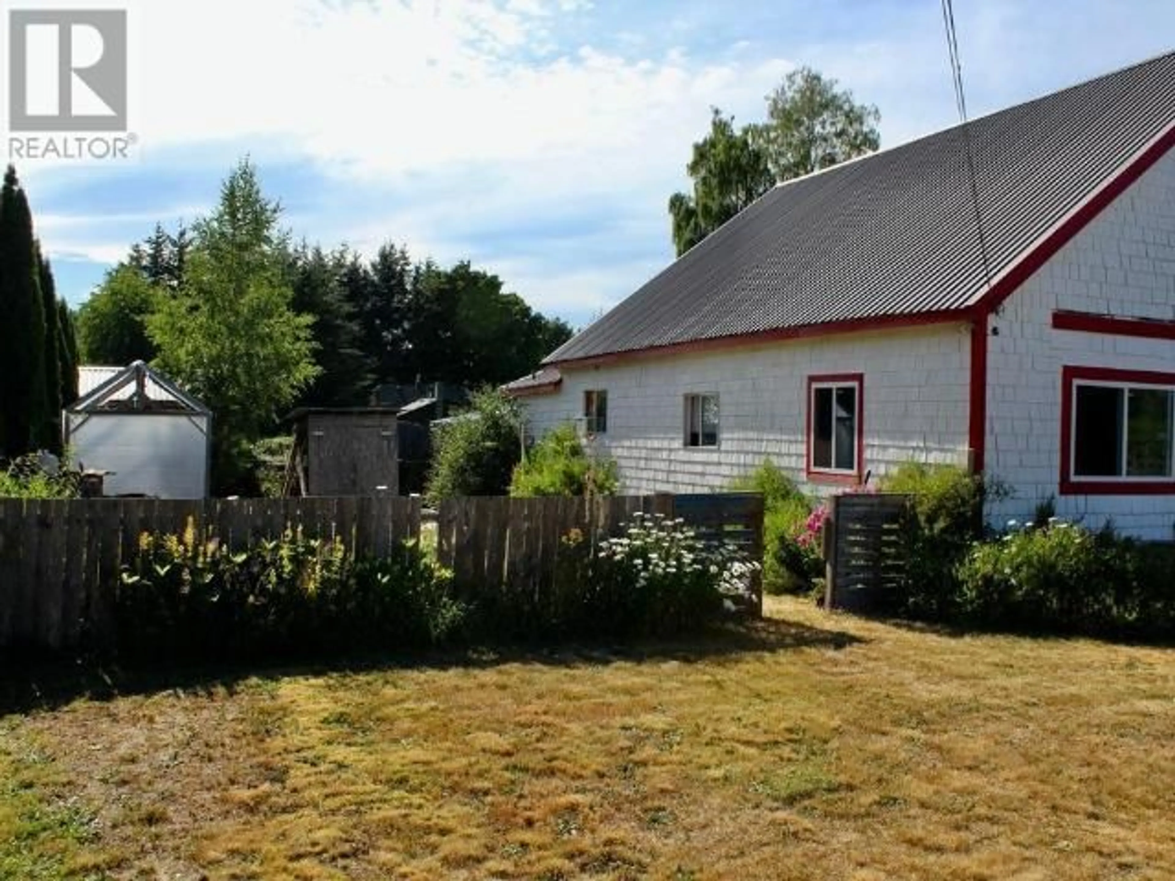 A pic from outside/outdoor area/front of a property/back of a property/a pic from drone, street for 6478 SUTHERLAND AVE, Powell River British Columbia V8A4W5