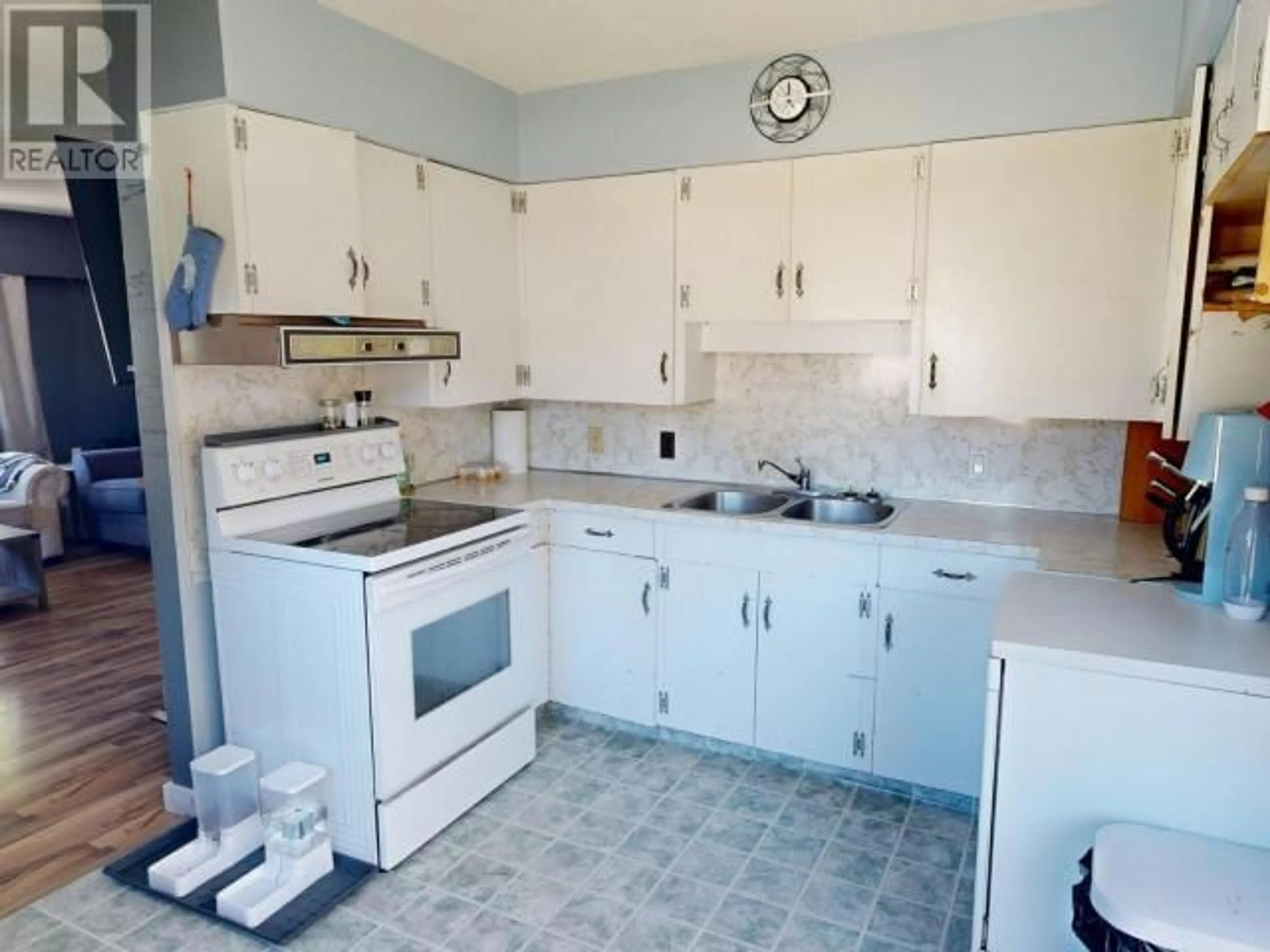 Standard kitchen, unknown for 6778 DRAKE STREET, Powell River British Columbia