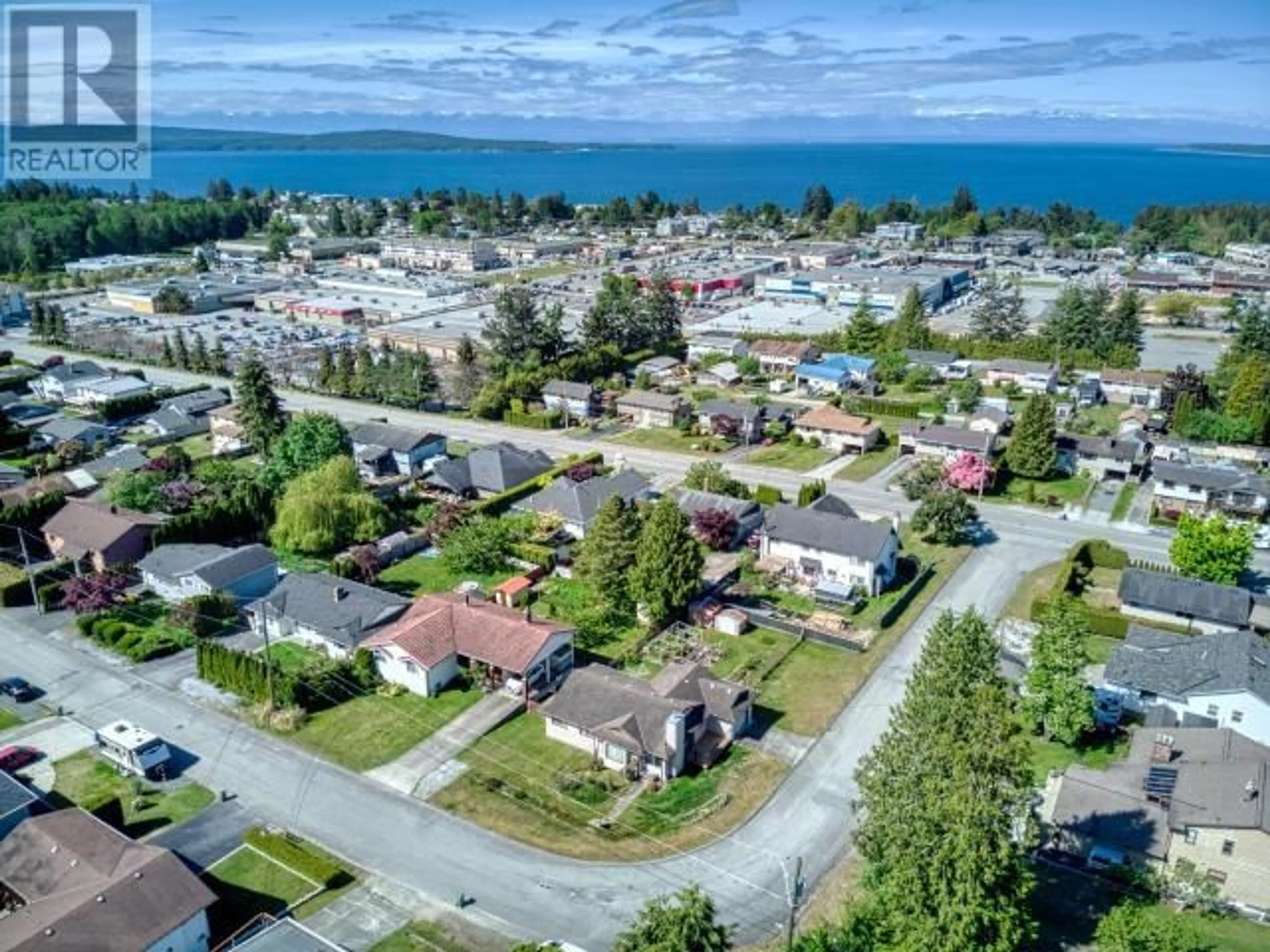 A pic from outside/outdoor area/front of a property/back of a property/a pic from drone, water/lake/river/ocean view for 4781 REDONDA AVE, Powell River British Columbia