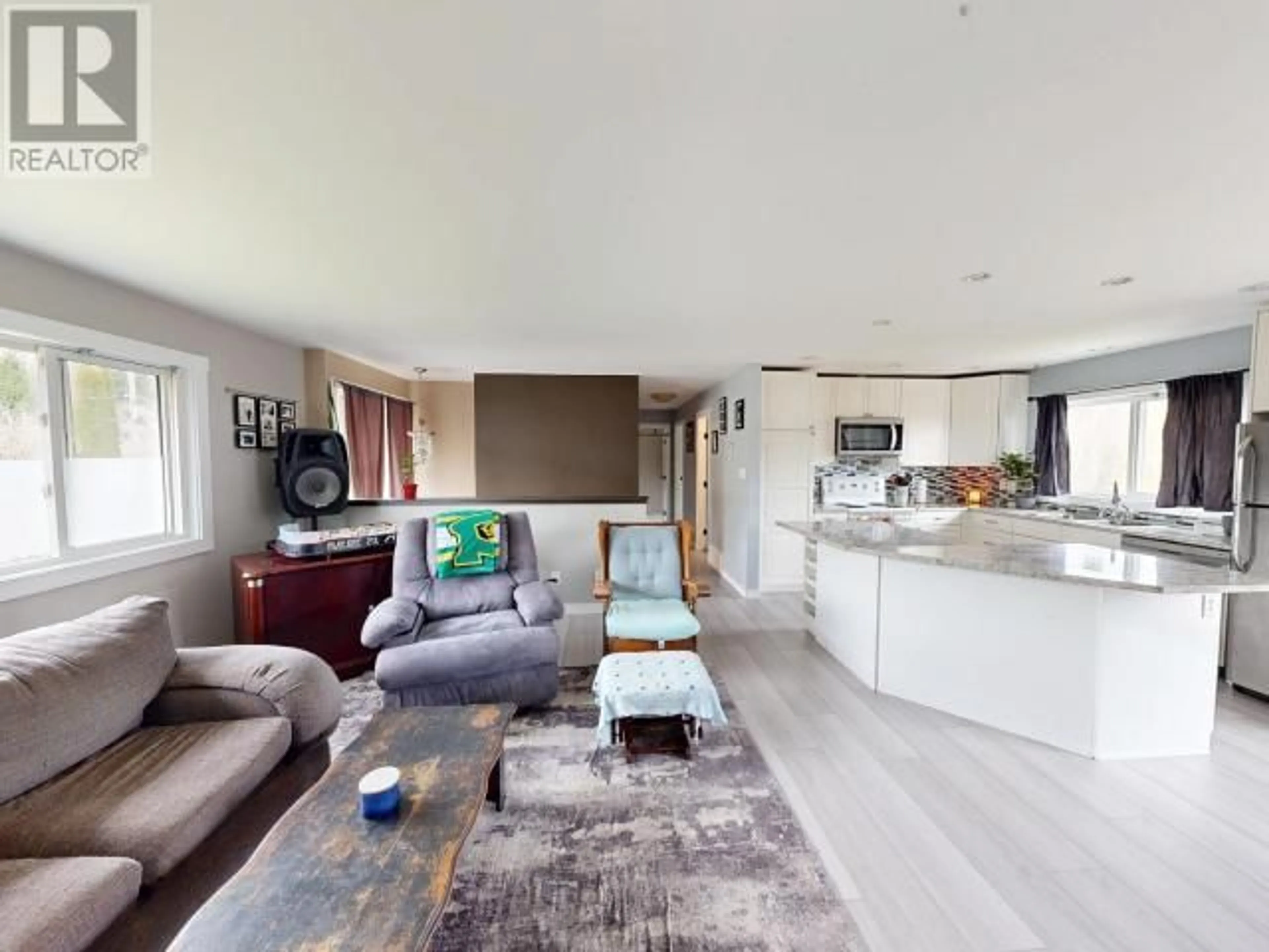 Open concept kitchen, unknown for 5420 SAANICH AVE, Powell River British Columbia V8A4G9