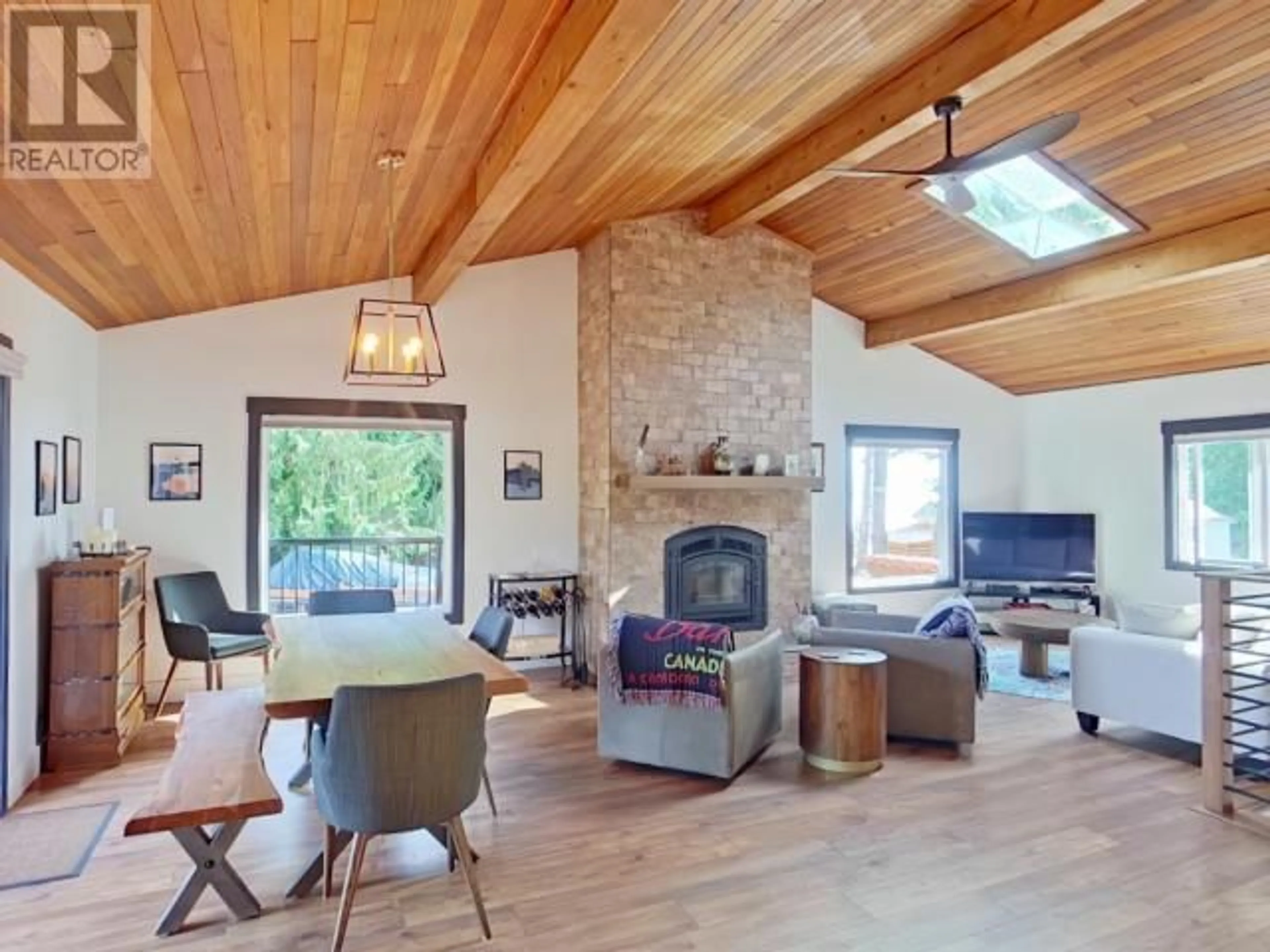Living room with furniture, wood/laminate floor for 2545 SMELTER AVE, Texada Island British Columbia