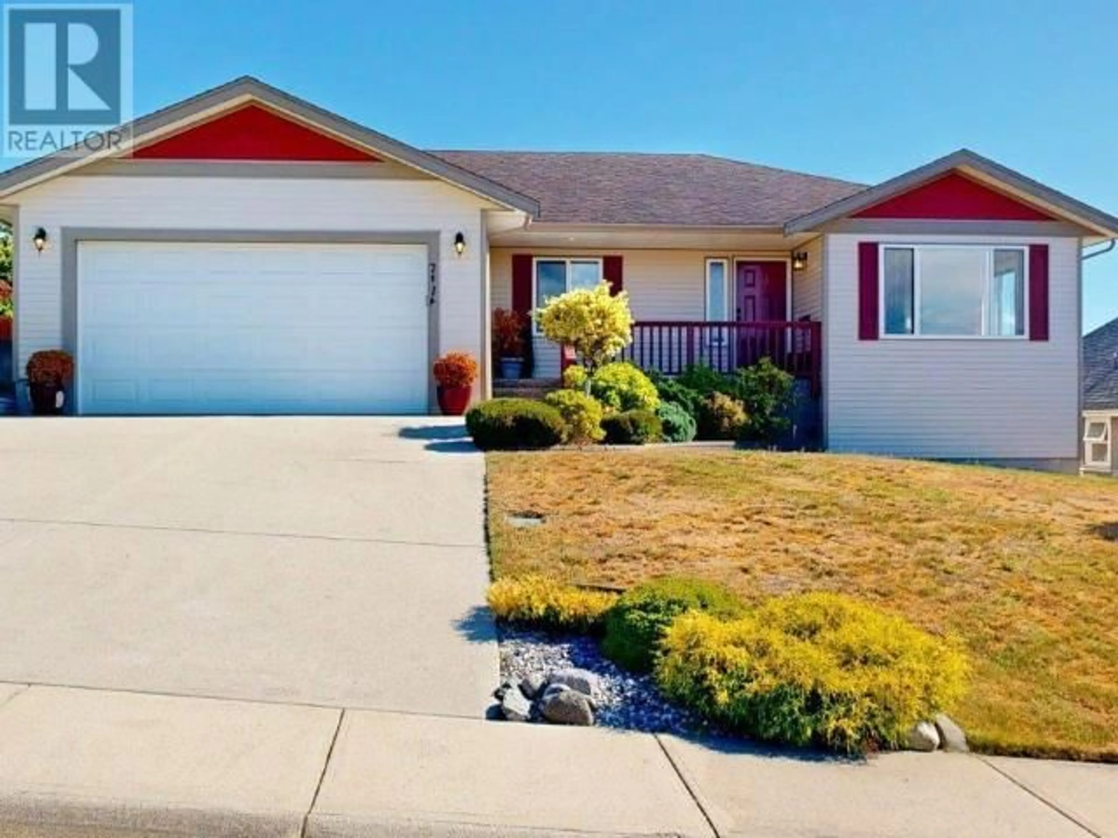 Home with vinyl exterior material, street for 7176 GEORGIA CRES, Powell River British Columbia V8A5T6