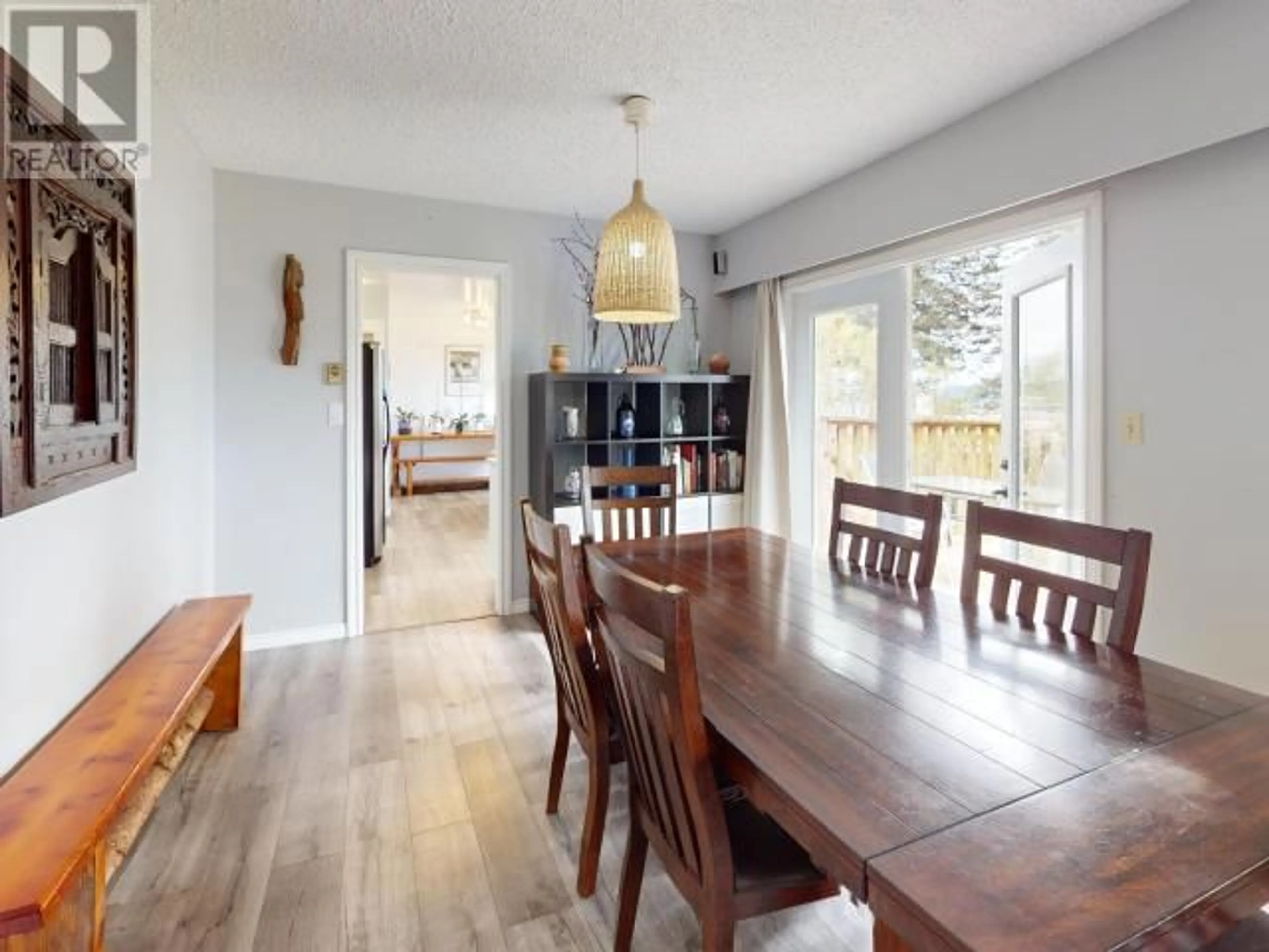 Dining room, wood/laminate floor for 3433 SELKIRK AVE, Powell River British Columbia V8A5G3