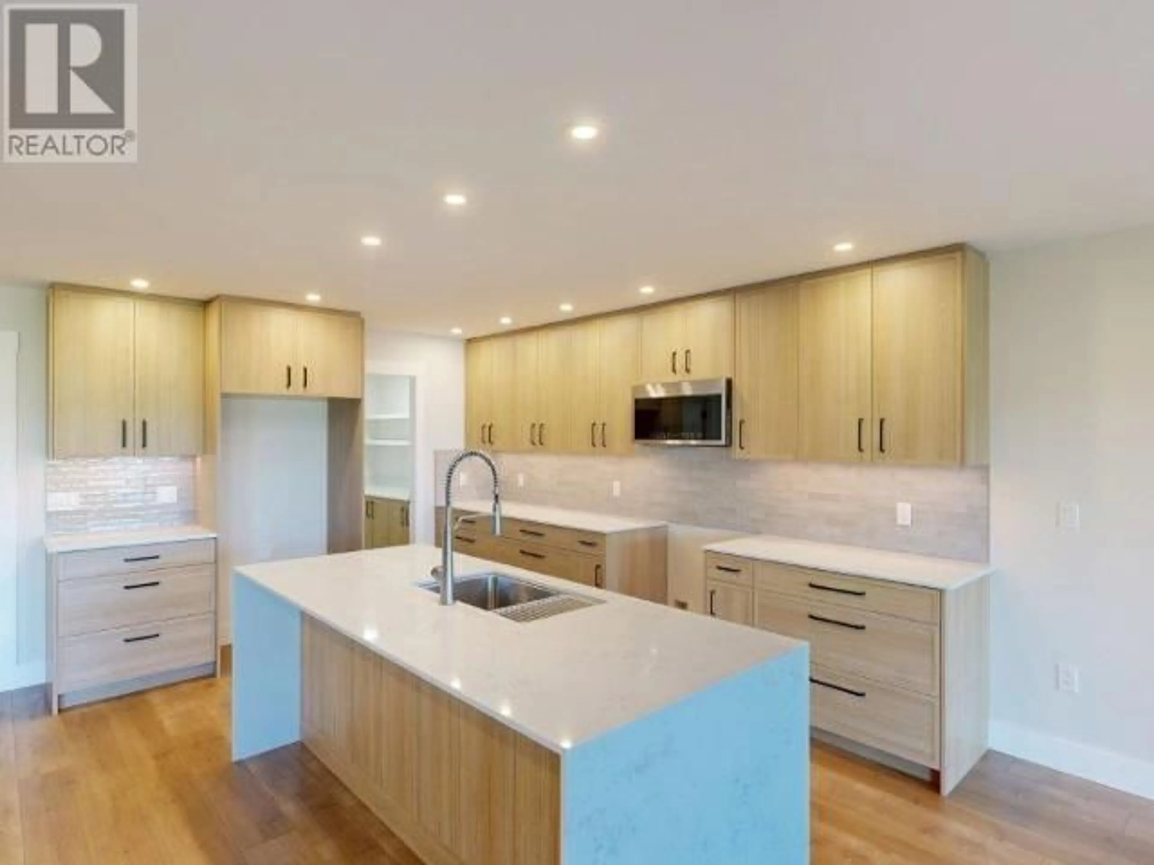 Contemporary kitchen, unknown for 4107 BEAUSEJOUR AVENUE, Powell River British Columbia V8A0A8