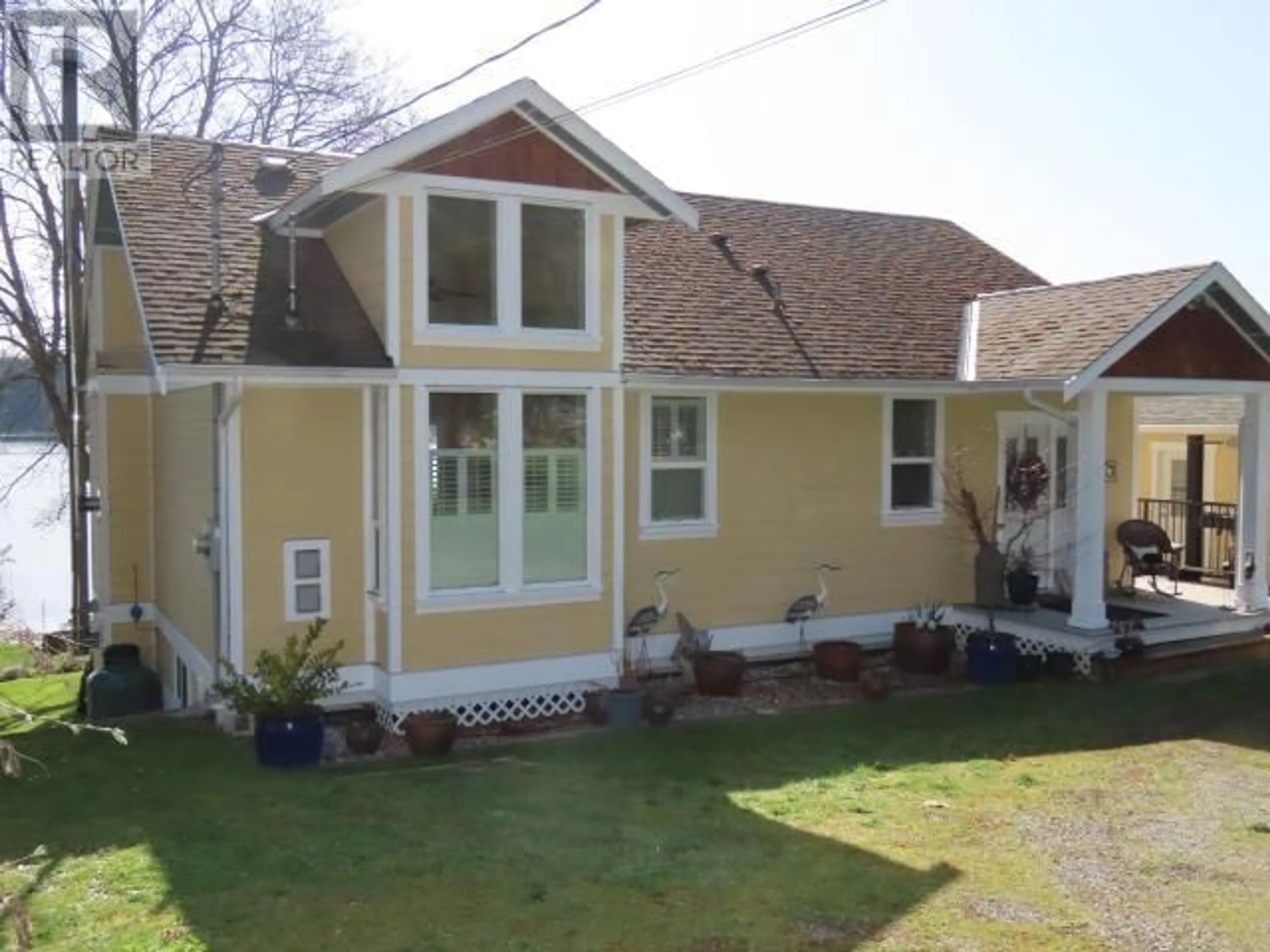 Home with vinyl exterior material, street for 4674 SANDERSON ROAD, Texada Island British Columbia V0N1W0