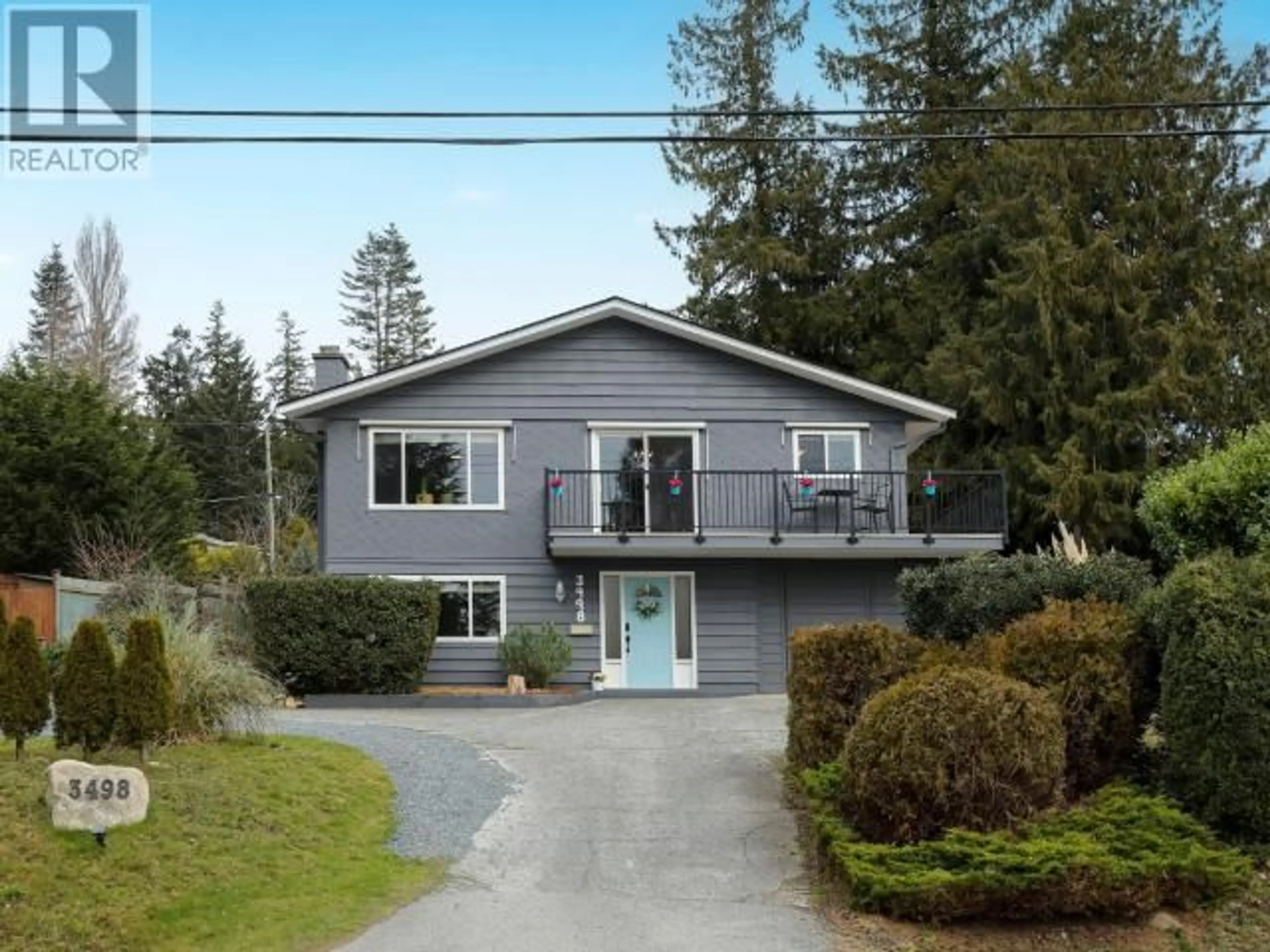 Home with vinyl exterior material, street for 3498 MARINE AVE, Powell River British Columbia V8A2H4