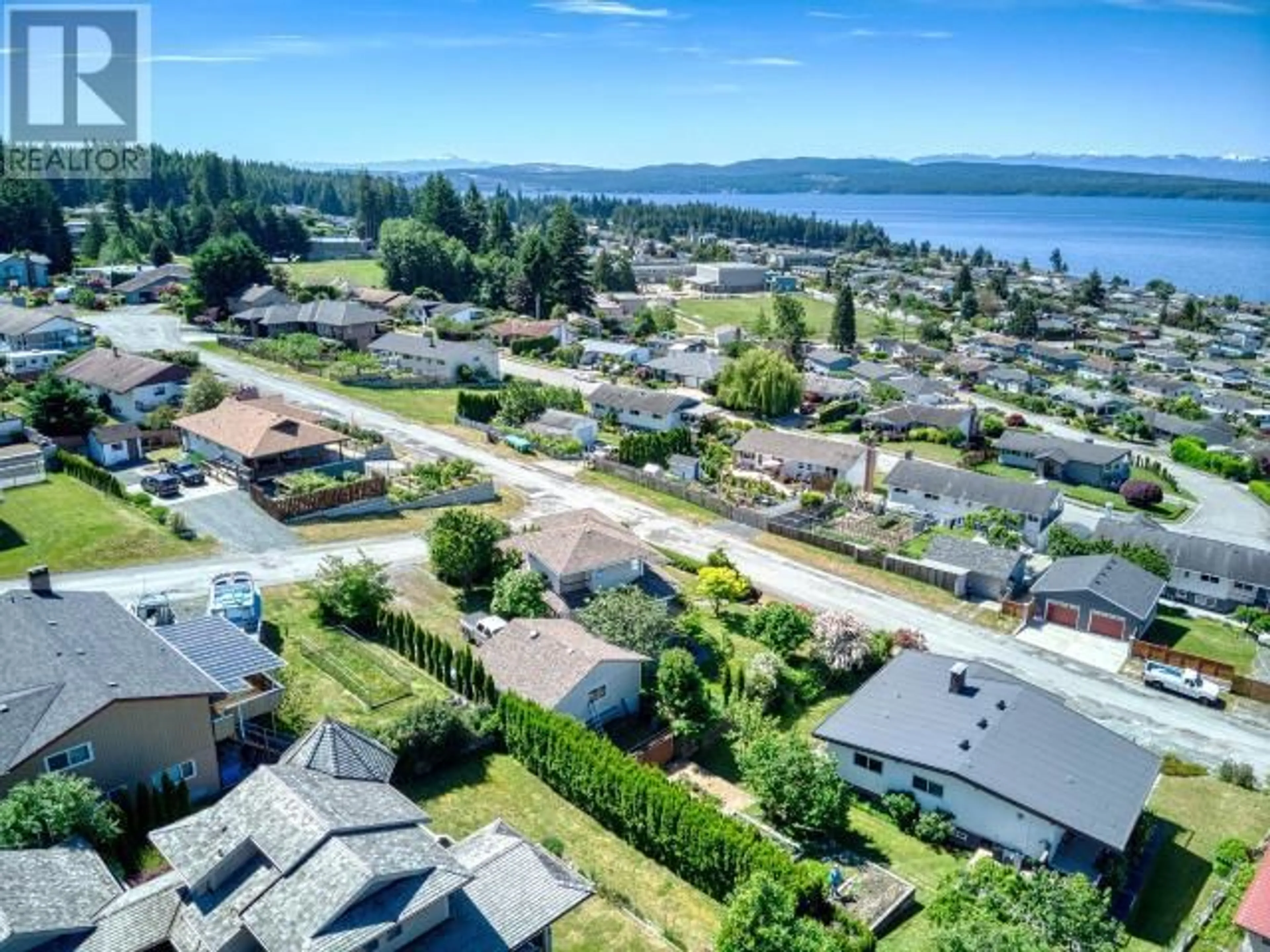 A pic from outside/outdoor area/front of a property/back of a property/a pic from drone, water/lake/river/ocean view for 4062 ALGERINE PLACE, Powell River British Columbia V8A5H1