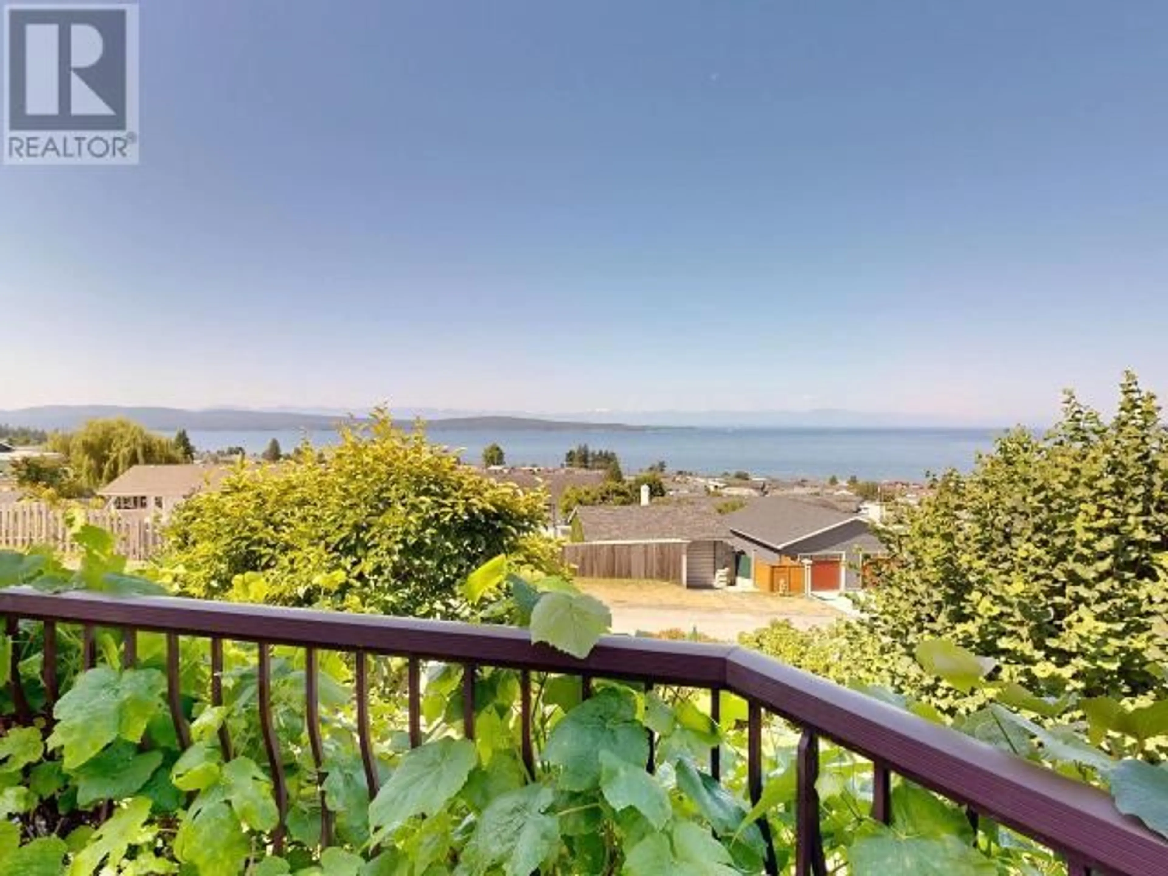 Balcony in the apartment, water/lake/river/ocean view for 4062 ALGERINE PLACE, Powell River British Columbia V8A5H1