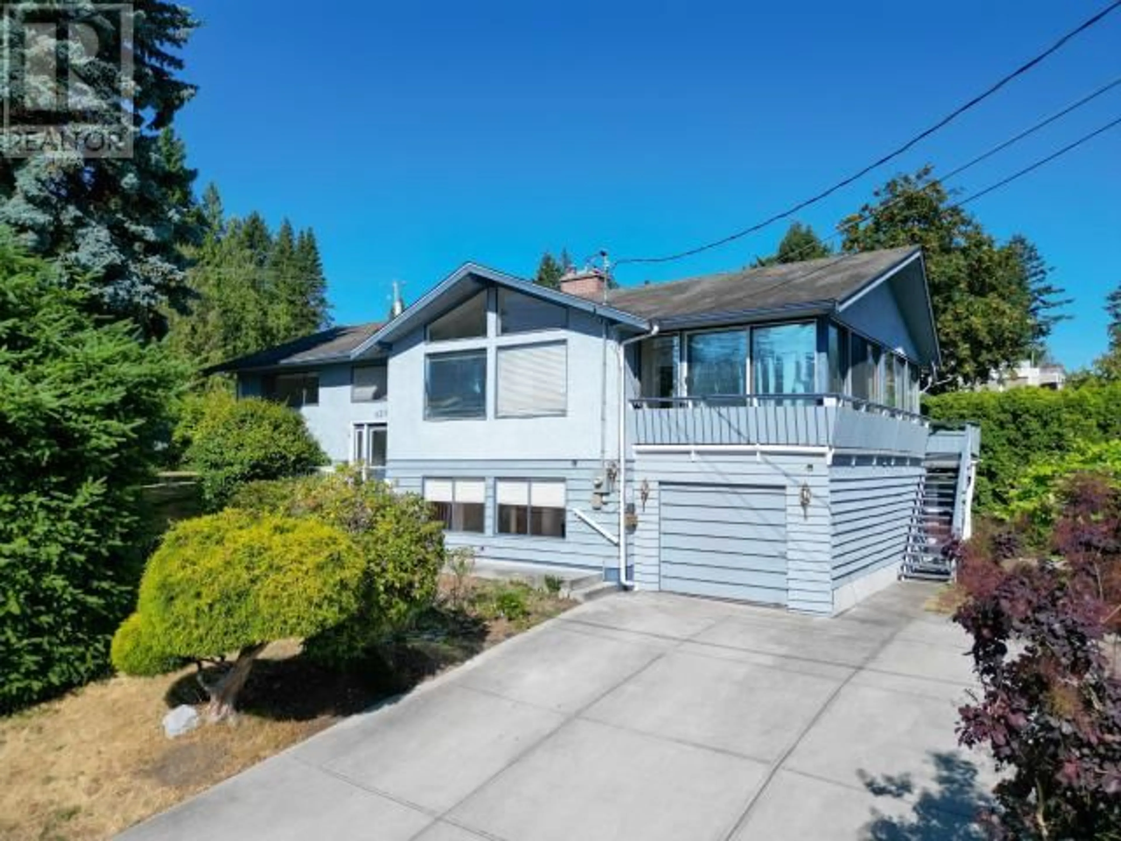 Home with vinyl exterior material, unknown for 3298 VANANDA AVE, Powell River British Columbia