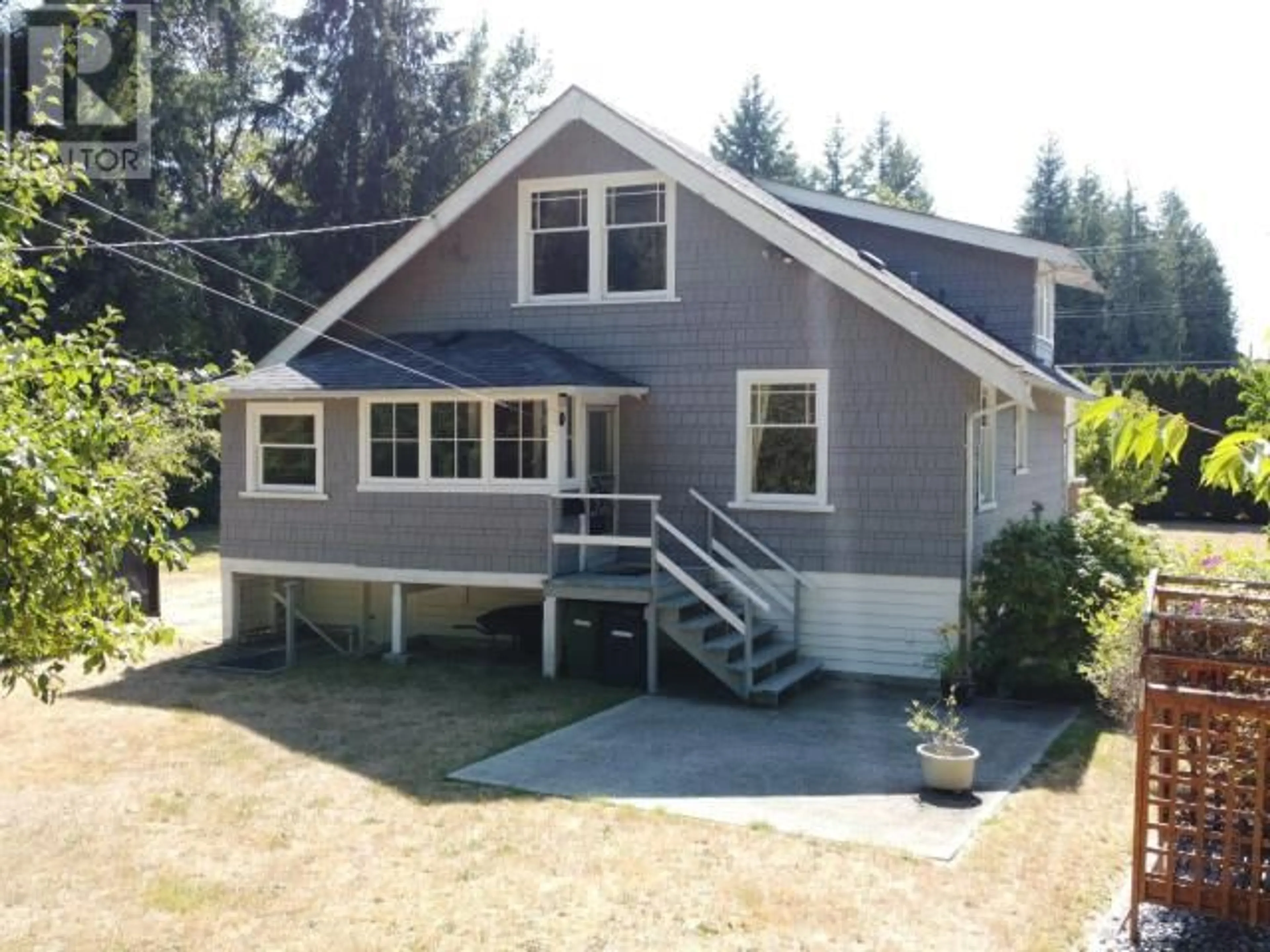 Home with vinyl exterior material, street for 5246 MANSON AVE, Powell River British Columbia V8A3P1