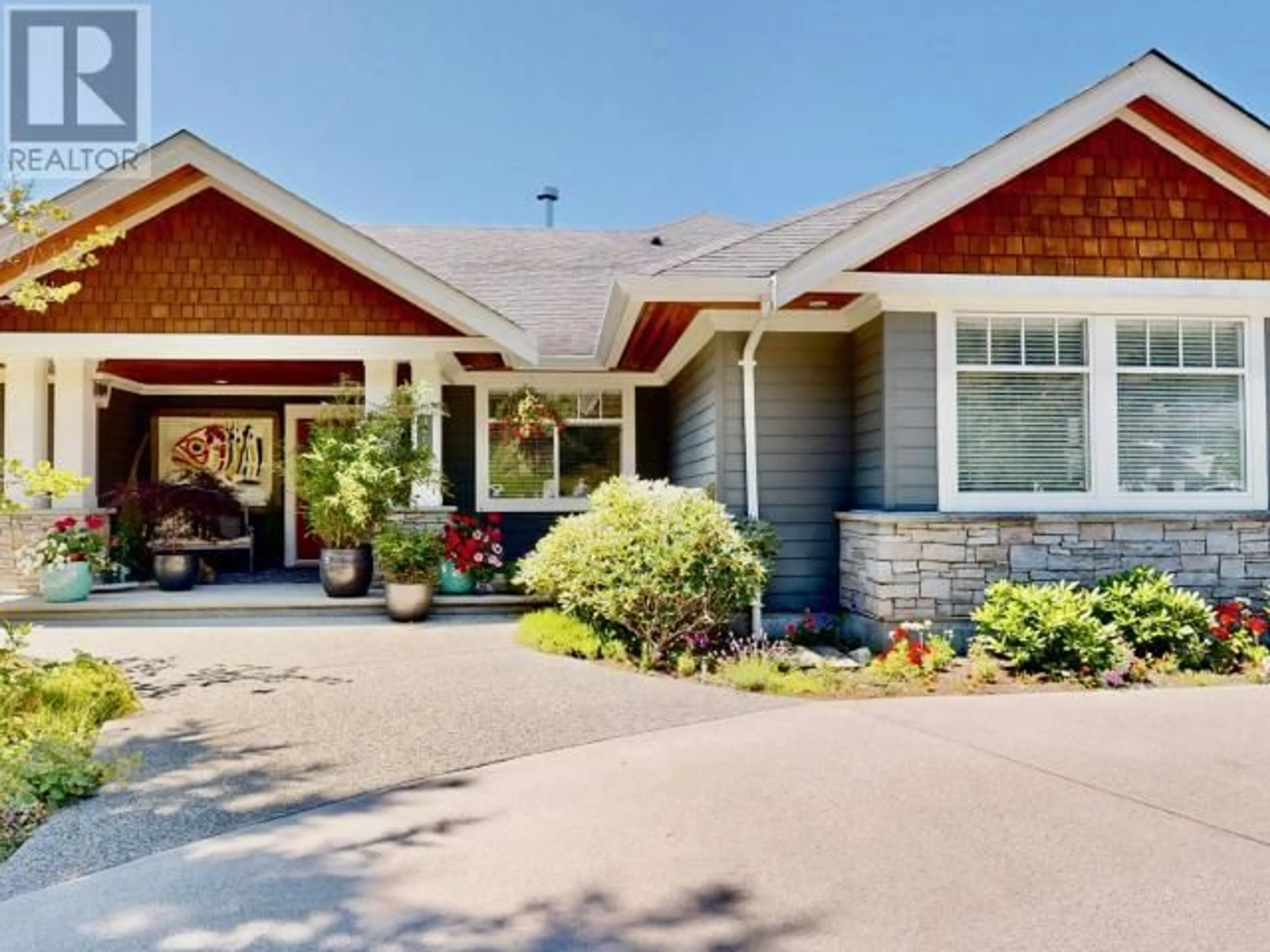 Home with vinyl exterior material, street for 3419 YEW KWUM PLACE, Powell River British Columbia V8A5T5