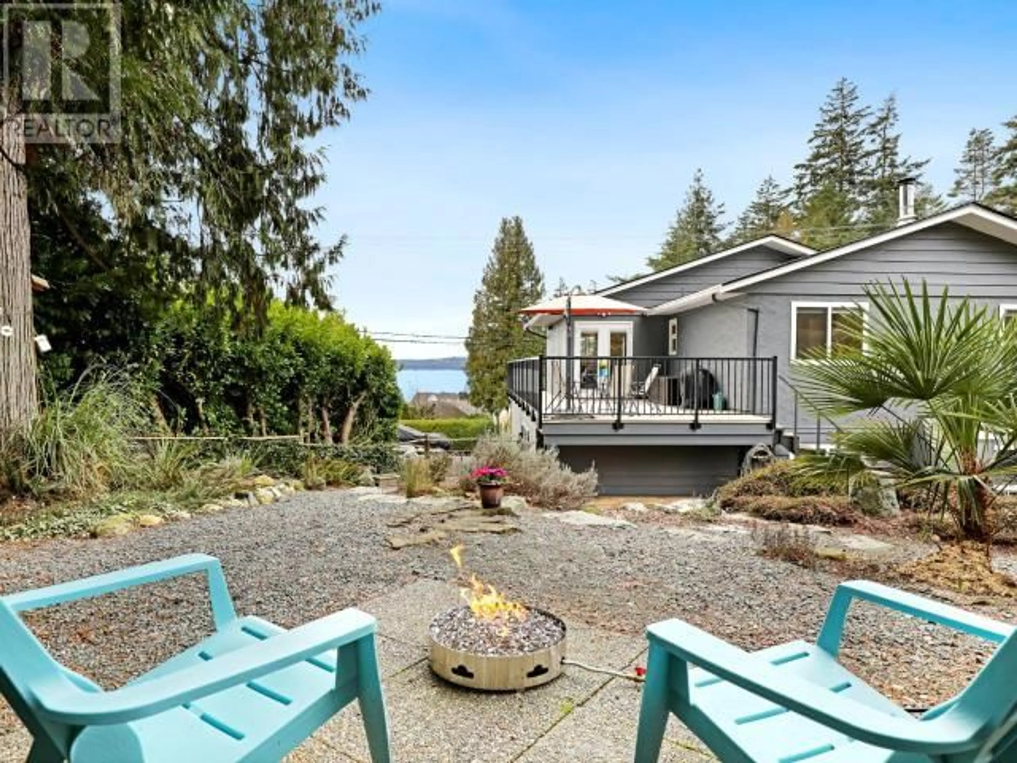 Patio, water/lake/river/ocean view for 3498 MARINE AVE, Powell River British Columbia