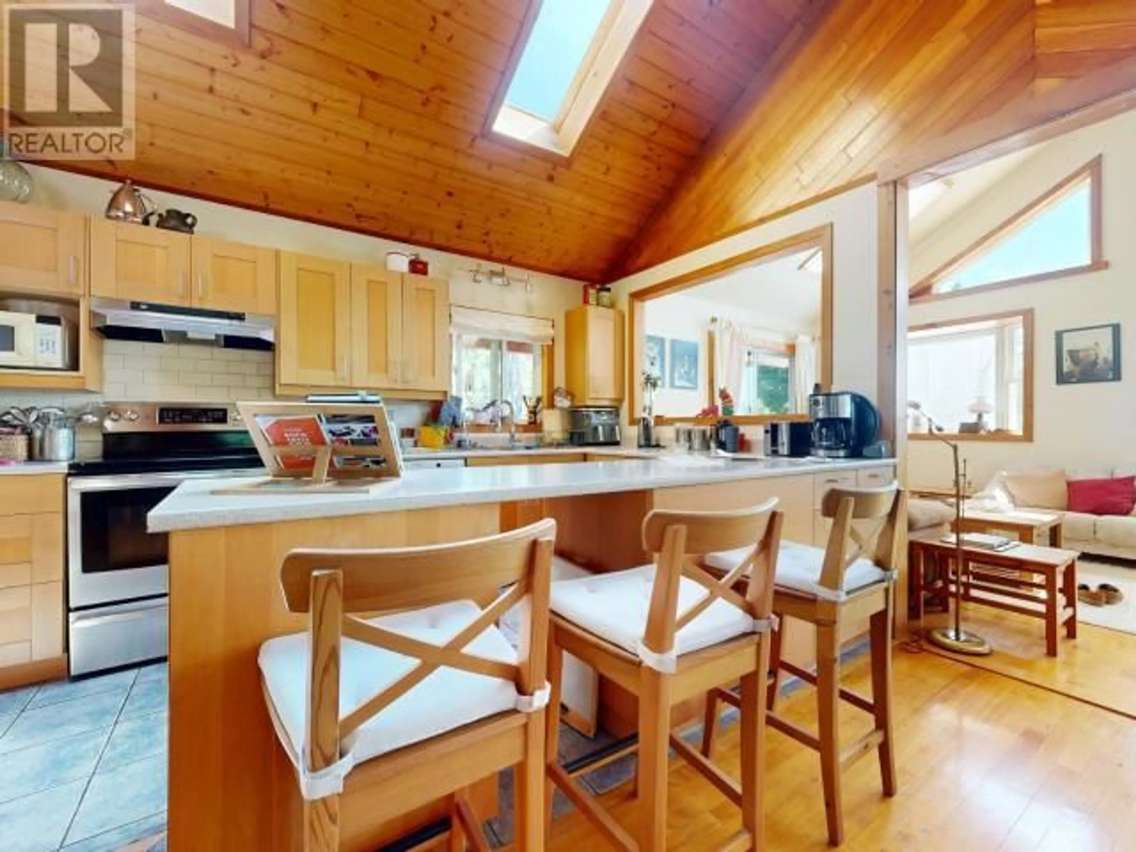 Open concept kitchen, unknown for 2075 RALPH ROAD, Powell River British Columbia V8A0G7