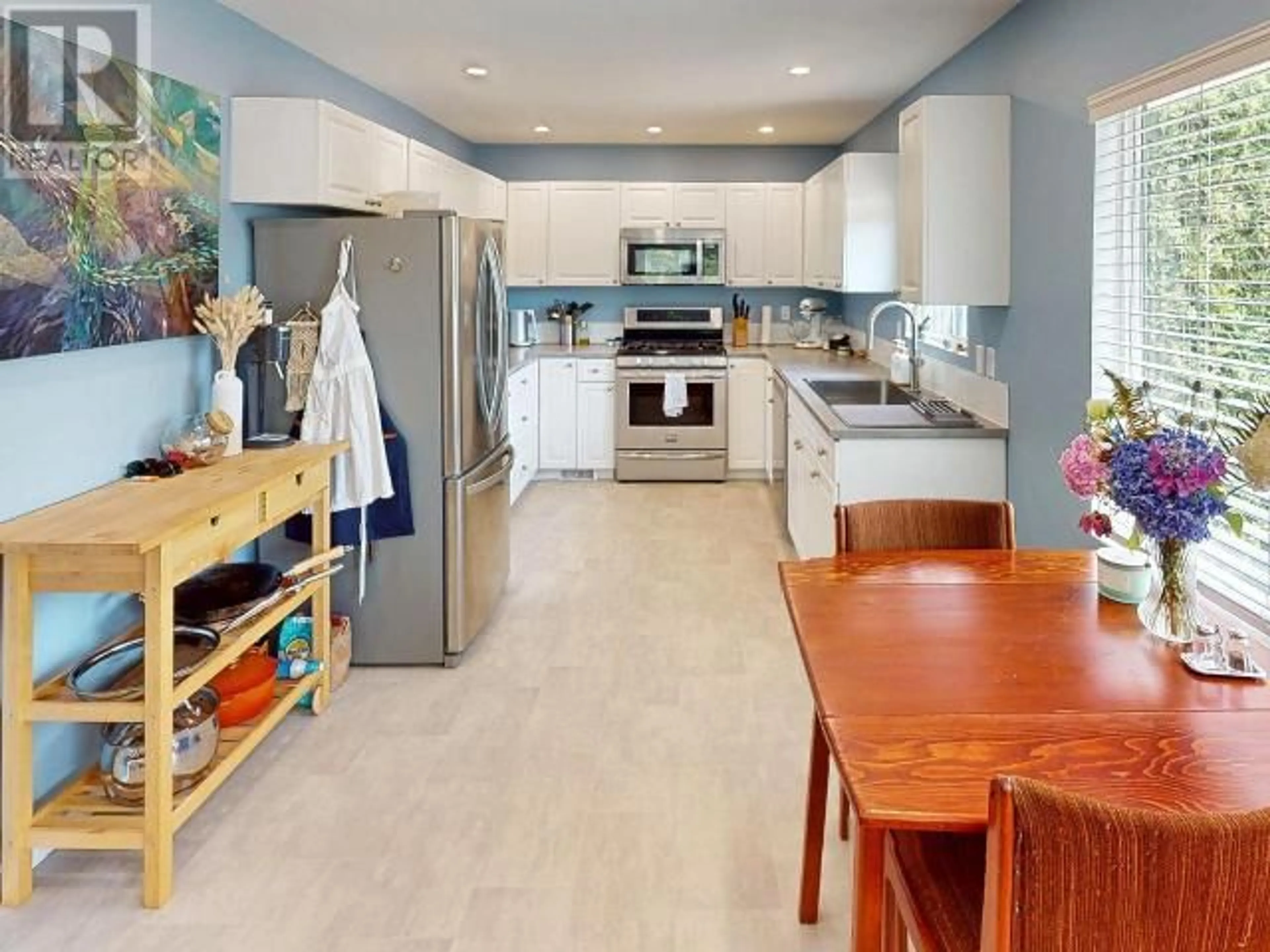 Open concept kitchen, ceramic/tile floor for 5719 WARD PLACE, Powell River British Columbia V8A4B7