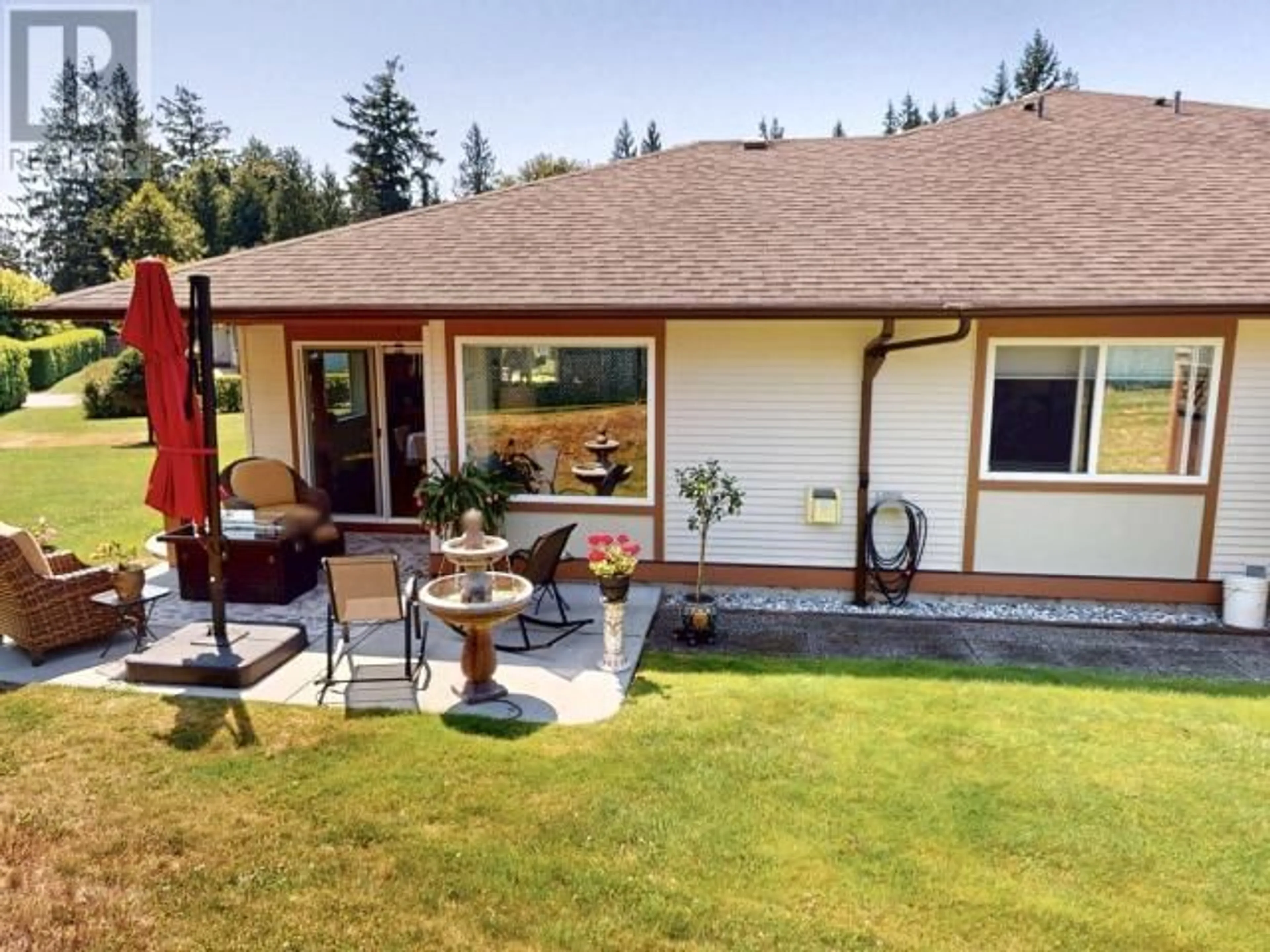 A pic from outside/outdoor area/front of a property/back of a property/a pic from drone, mountain view for 18 - 4897 ONTARIO AVE, Powell River British Columbia