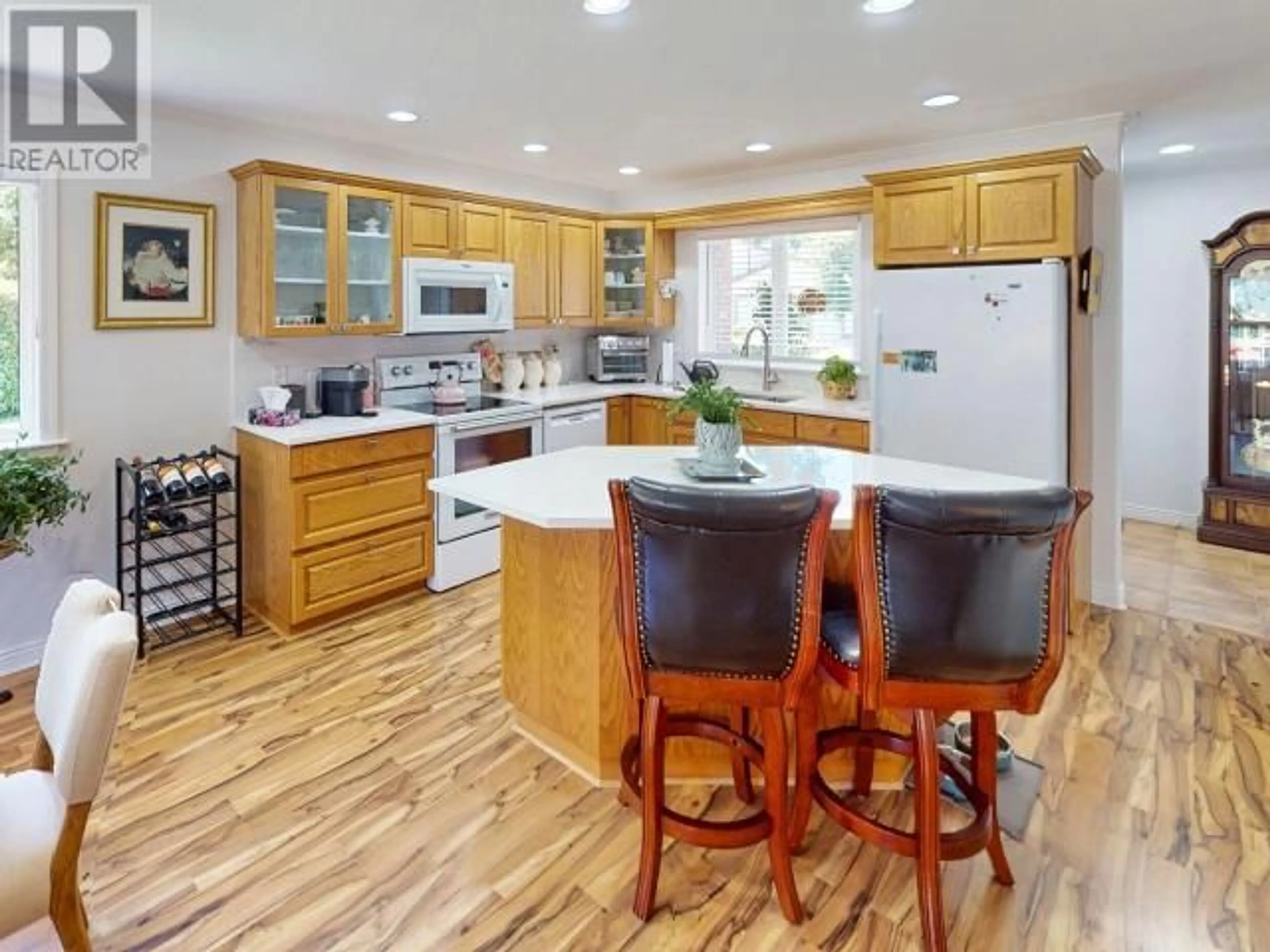 Open concept kitchen, unknown for 18 - 4897 ONTARIO AVE, Powell River British Columbia