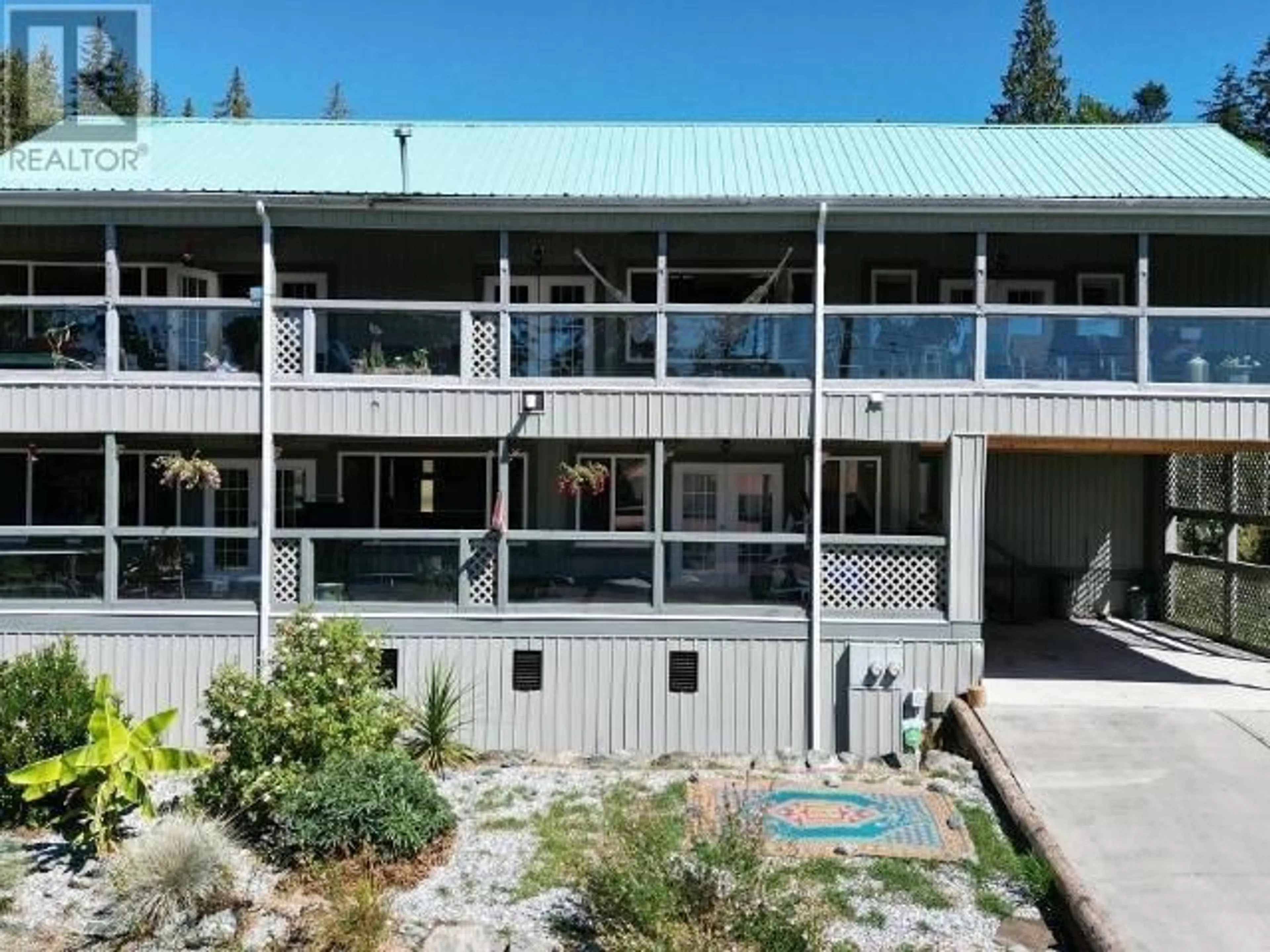 A pic from outside/outdoor area/front of a property/back of a property/a pic from drone, unknown for 8075 CENTENNIAL DRIVE, Powell River British Columbia V8A0S4
