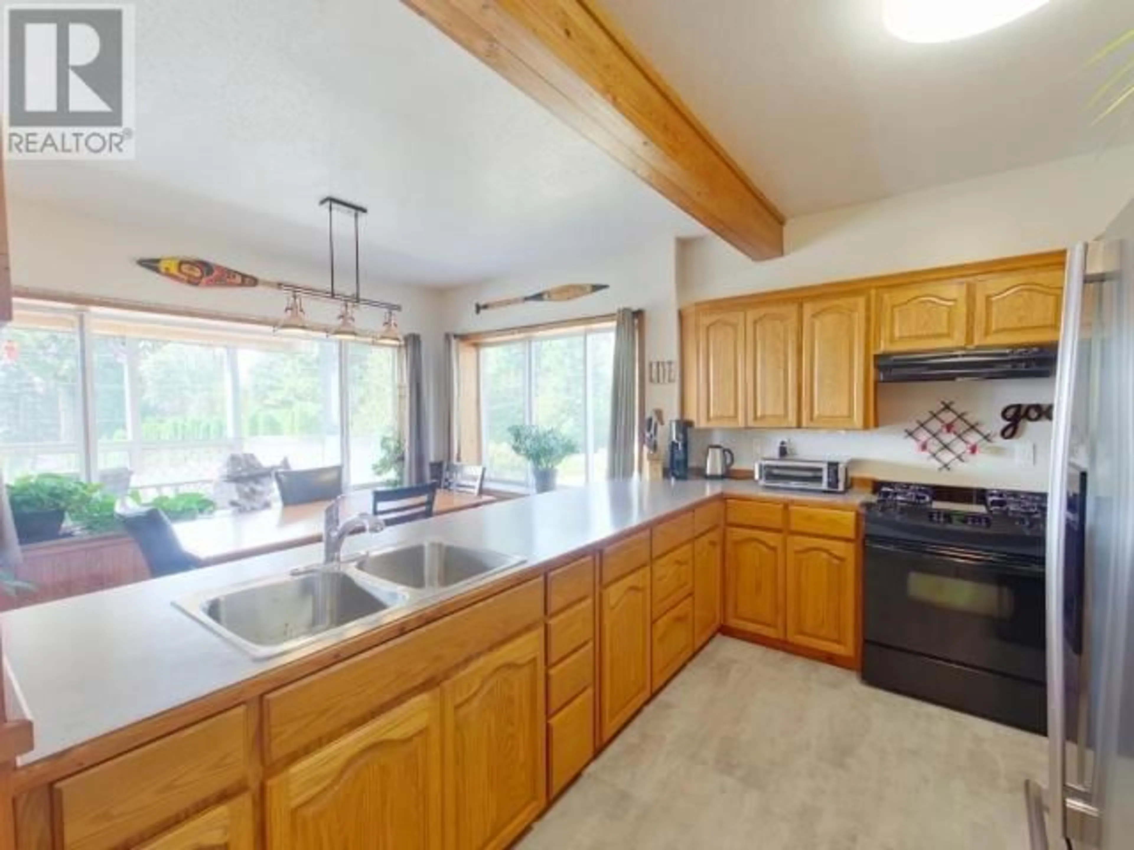 Open concept kitchen, ceramic/tile floor for 8075 CENTENNIAL DRIVE, Powell River British Columbia V8A0S4