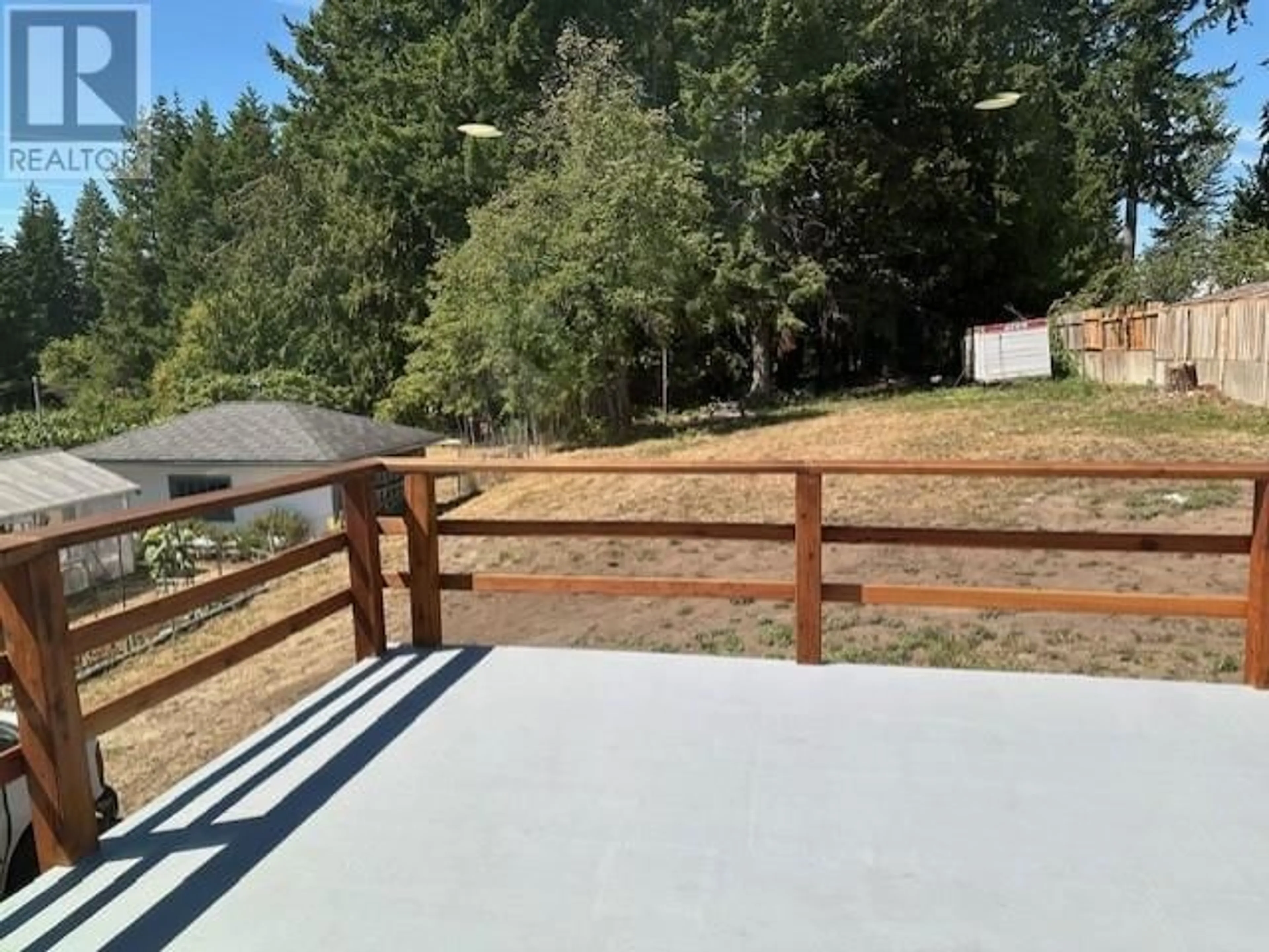 A pic from outside/outdoor area/front of a property/back of a property/a pic from drone, unknown for 5593 NELSON AVE, Powell River British Columbia