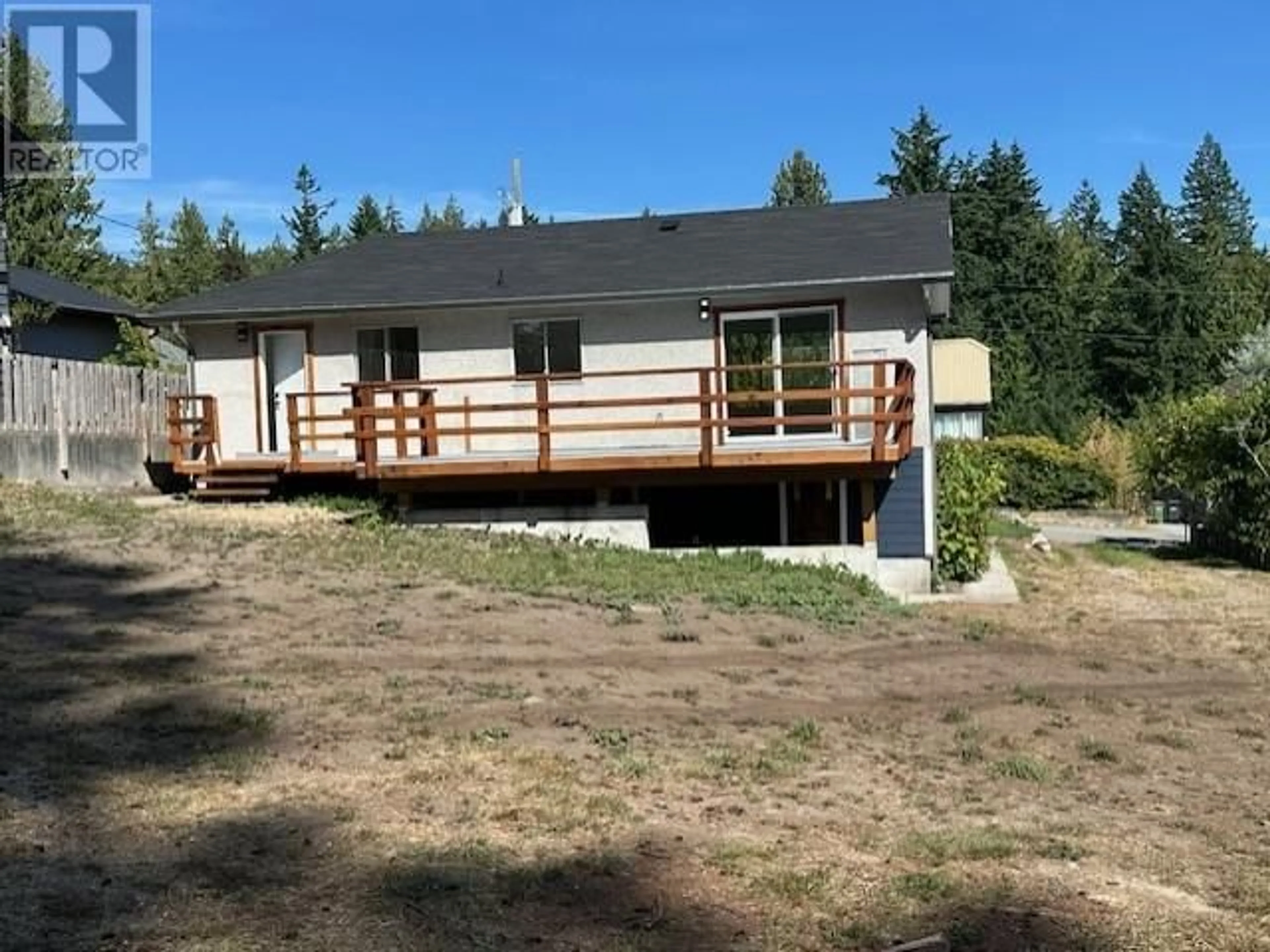 A pic from outside/outdoor area/front of a property/back of a property/a pic from drone, unknown for 5593 NELSON AVE, Powell River British Columbia