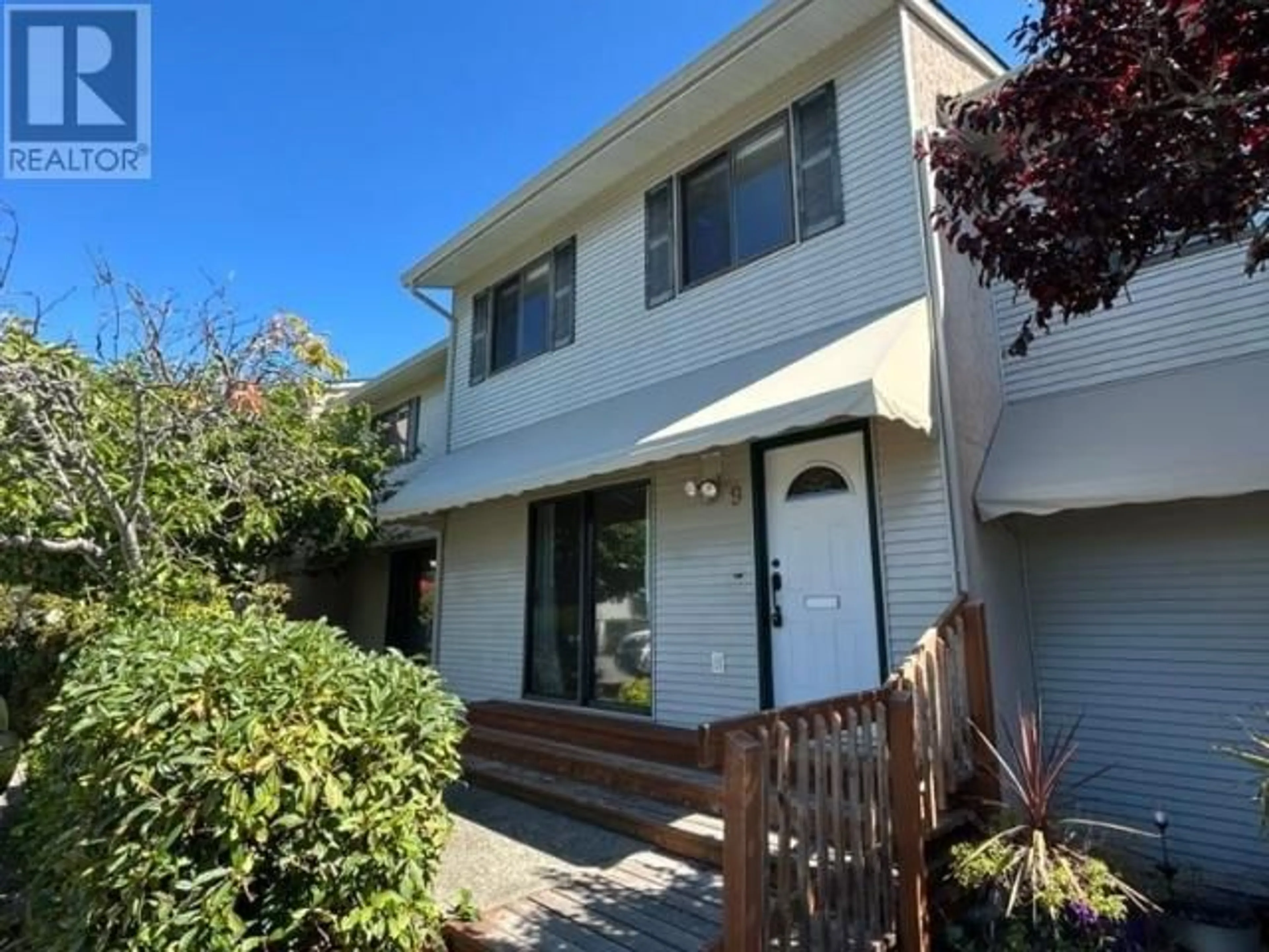 A pic from outside/outdoor area/front of a property/back of a property/a pic from drone, street for 9 - 3870 JOYCE AVE, Powell River British Columbia V8A2Z1
