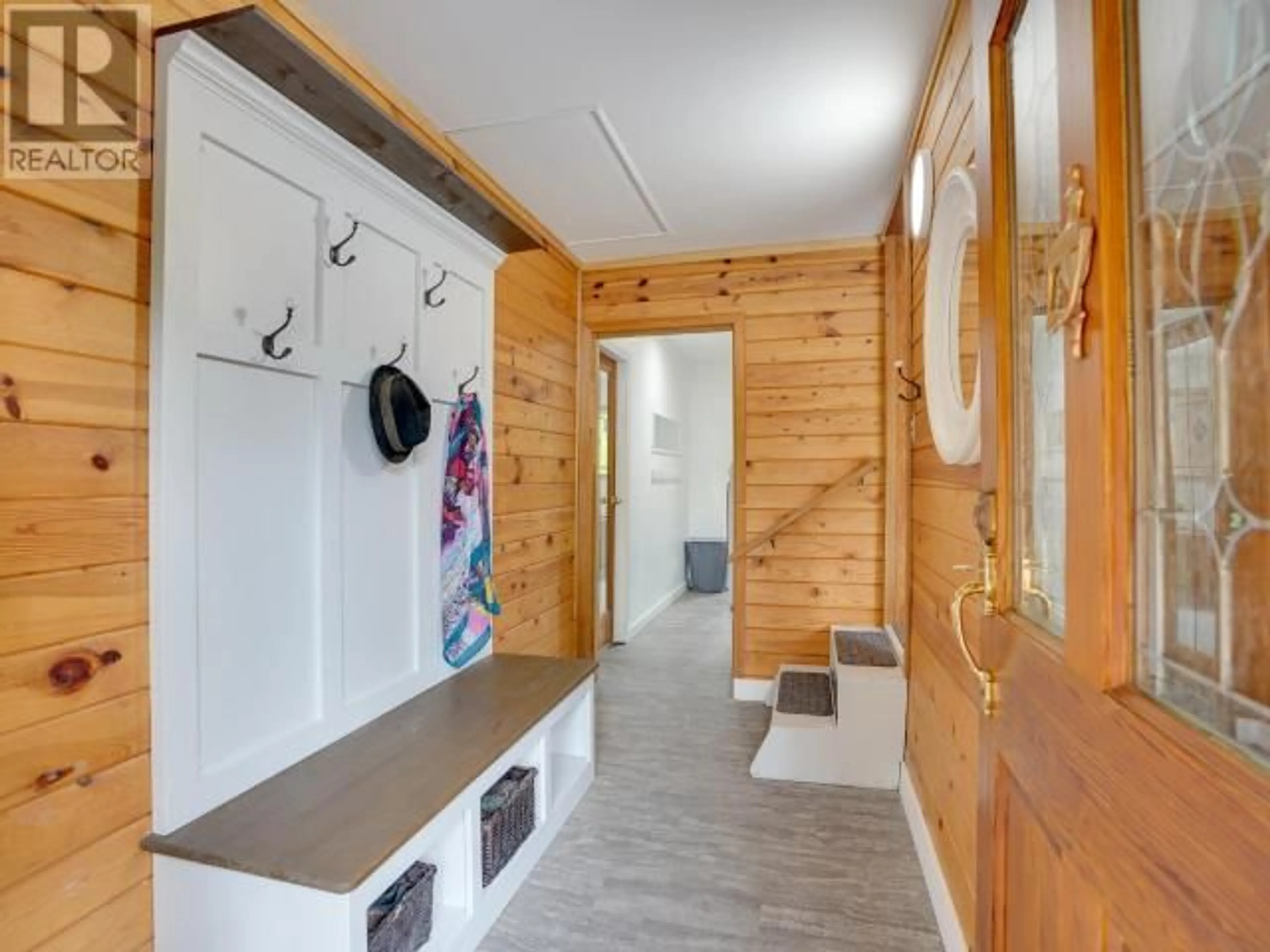 Indoor entryway for 5366 MANSON AVE, Powell River British Columbia V8A3P4