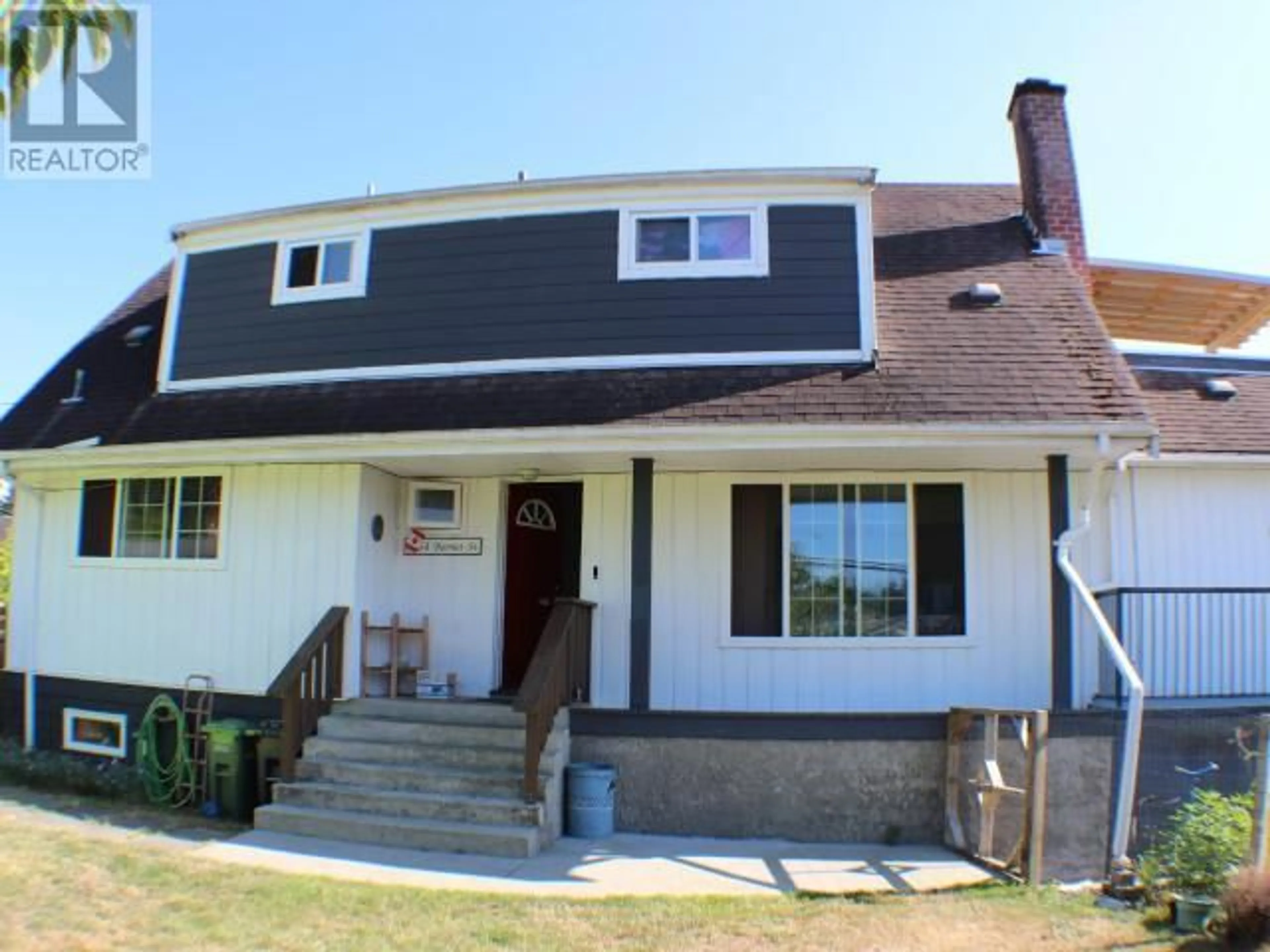 Home with vinyl exterior material, street for 7164 BARNET STREET, Powell River British Columbia