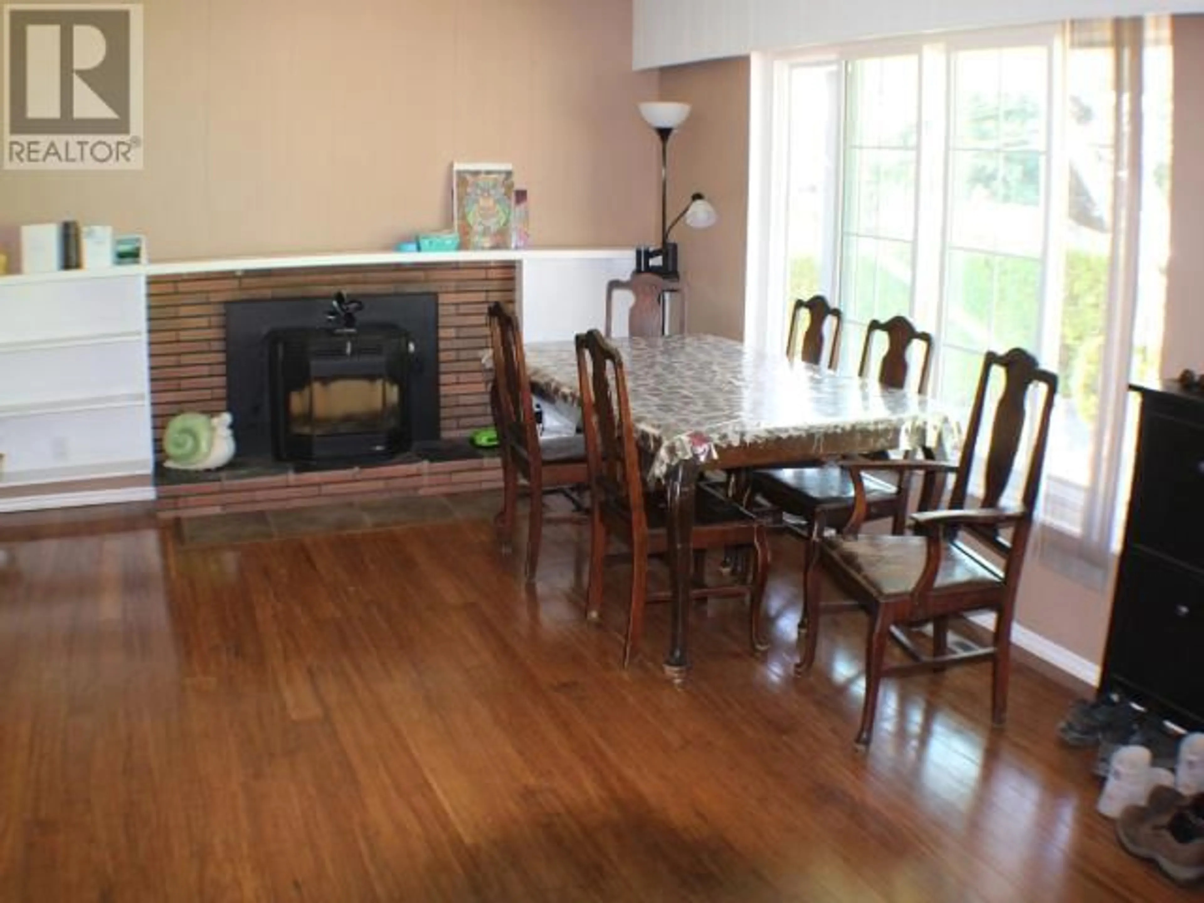 Dining room, wood/laminate floor for 7164 BARNET STREET, Powell River British Columbia