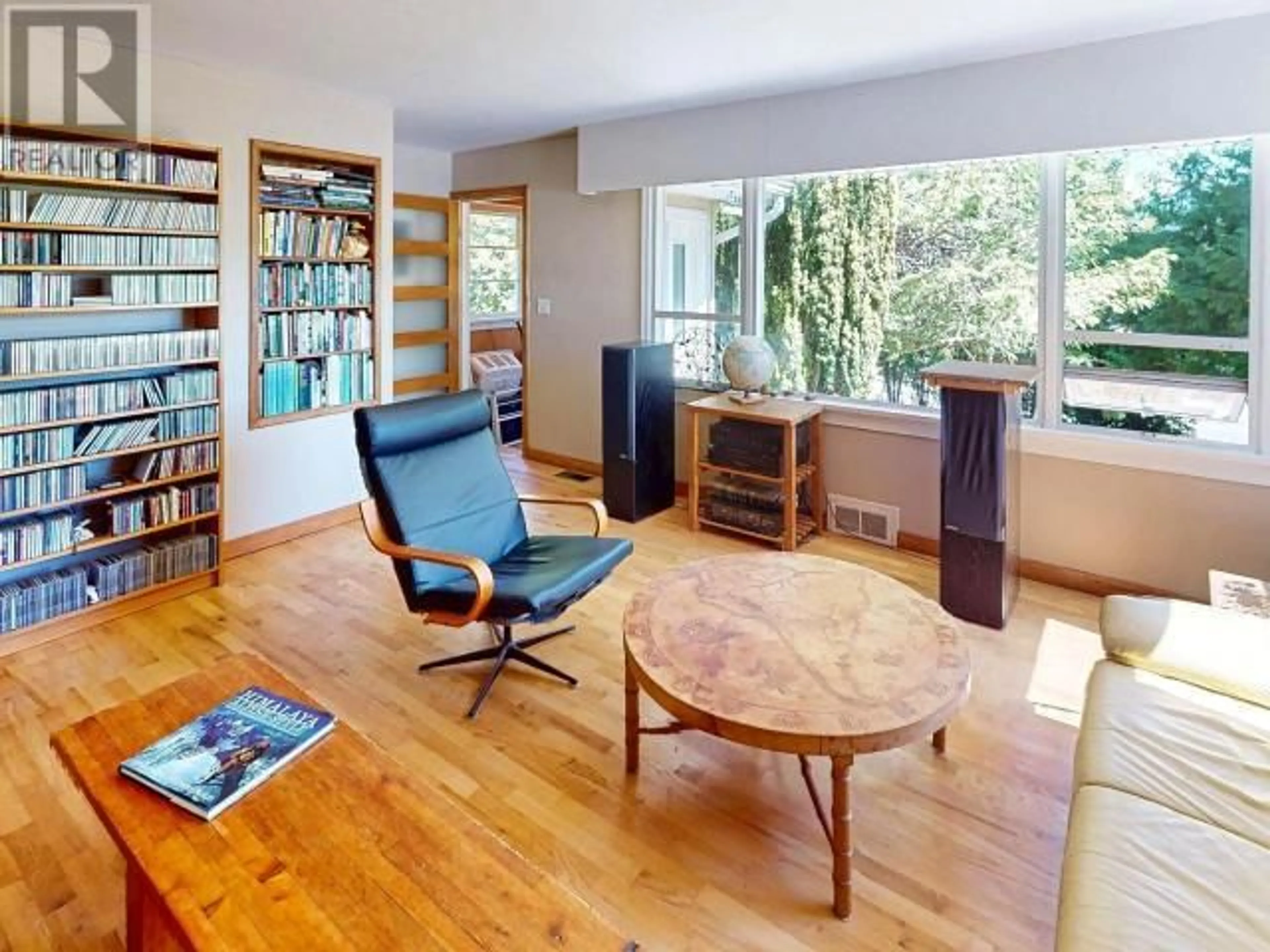 Living room with furniture, wood/laminate floor for 5405 MANSON AVE, Powell River British Columbia