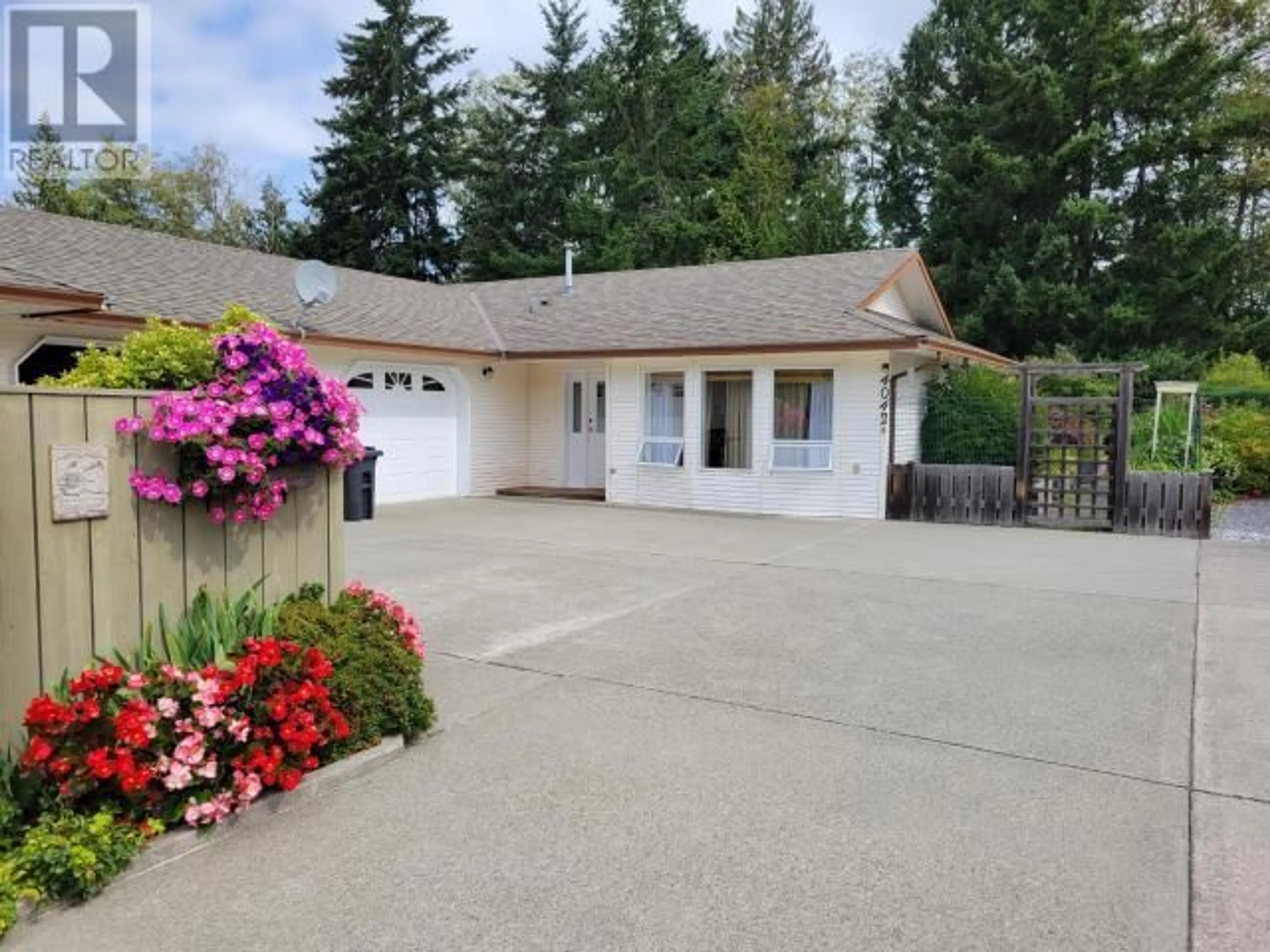 A pic from outside/outdoor area/front of a property/back of a property/a pic from drone, unknown for B - 4042 SAVARY PLACE, Powell River British Columbia V8A5R7
