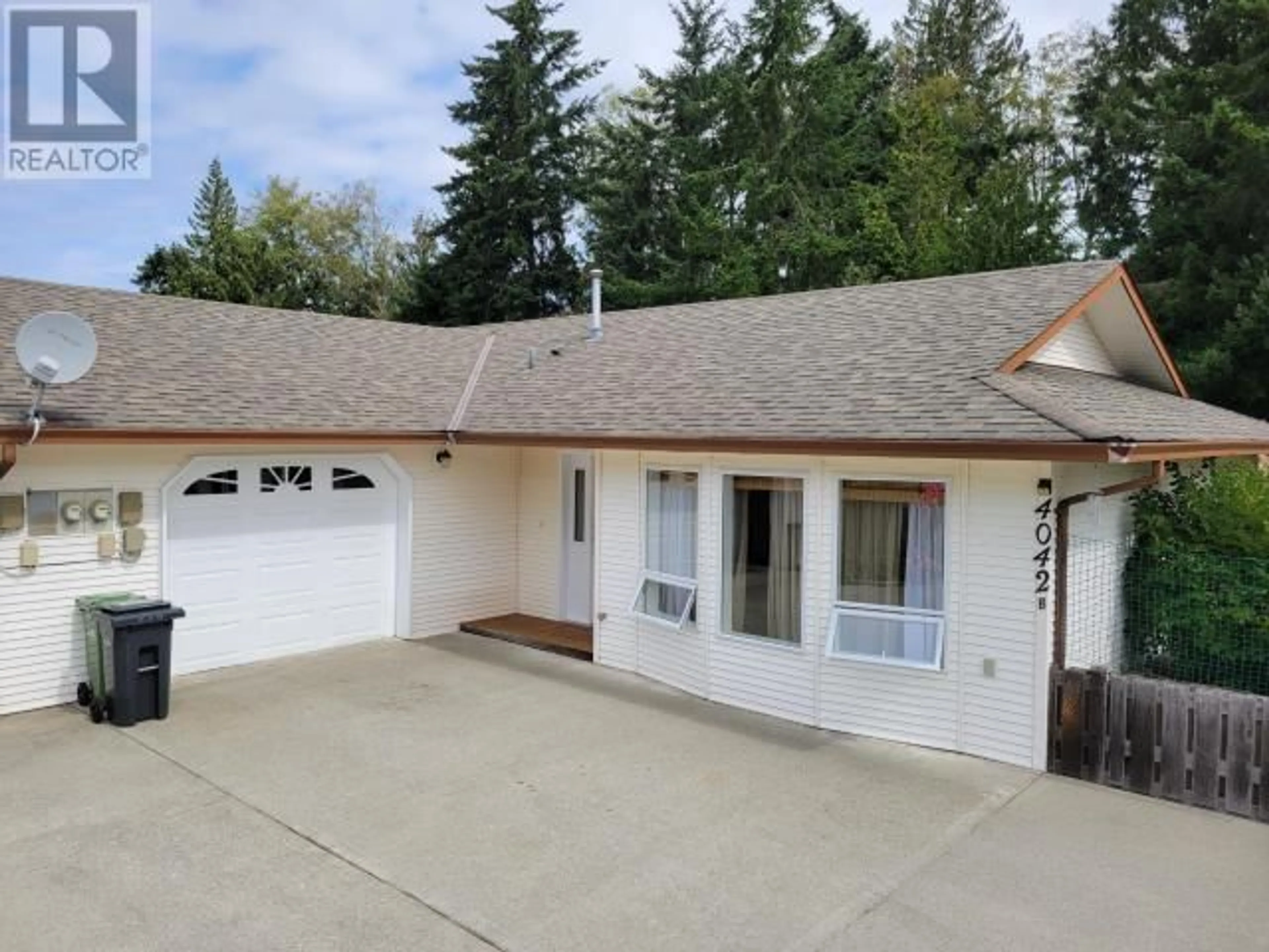 A pic from outside/outdoor area/front of a property/back of a property/a pic from drone, unknown for B - 4042 SAVARY PLACE, Powell River British Columbia V8A5R7