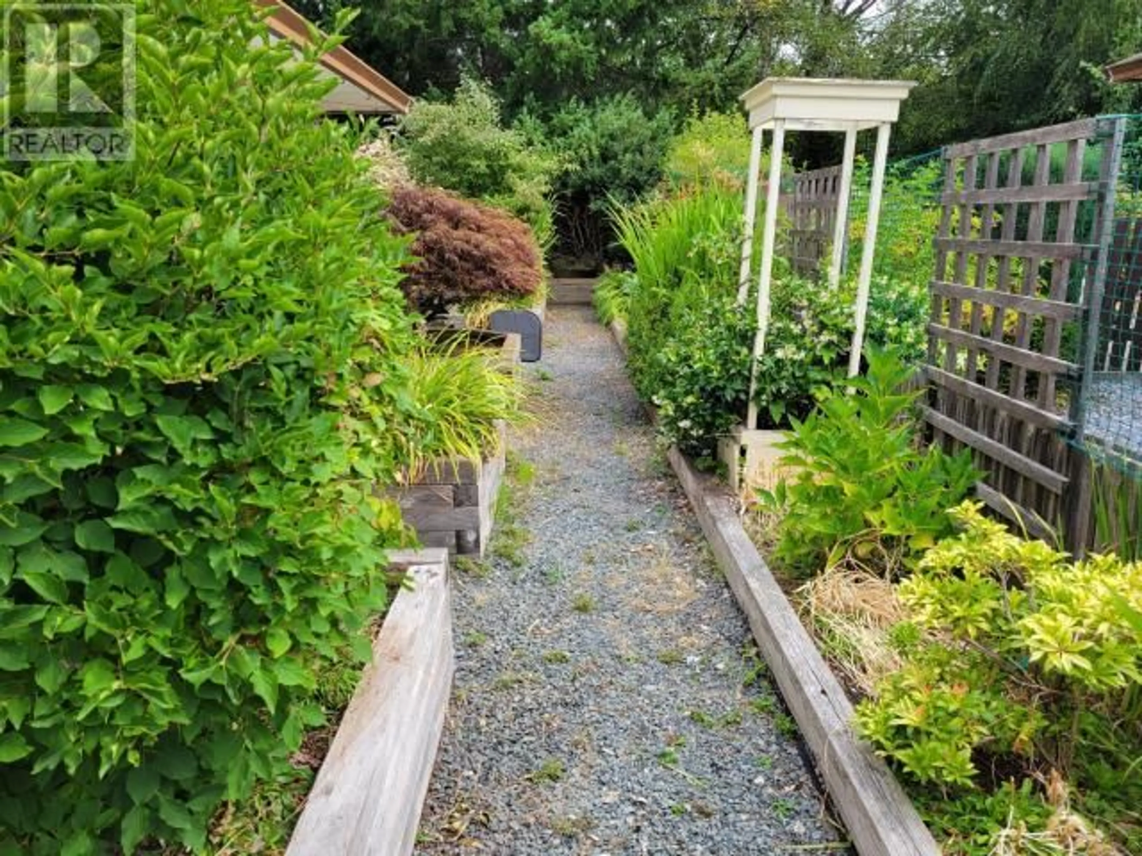A pic from outside/outdoor area/front of a property/back of a property/a pic from drone, street for B - 4042 SAVARY PLACE, Powell River British Columbia V8A5R7