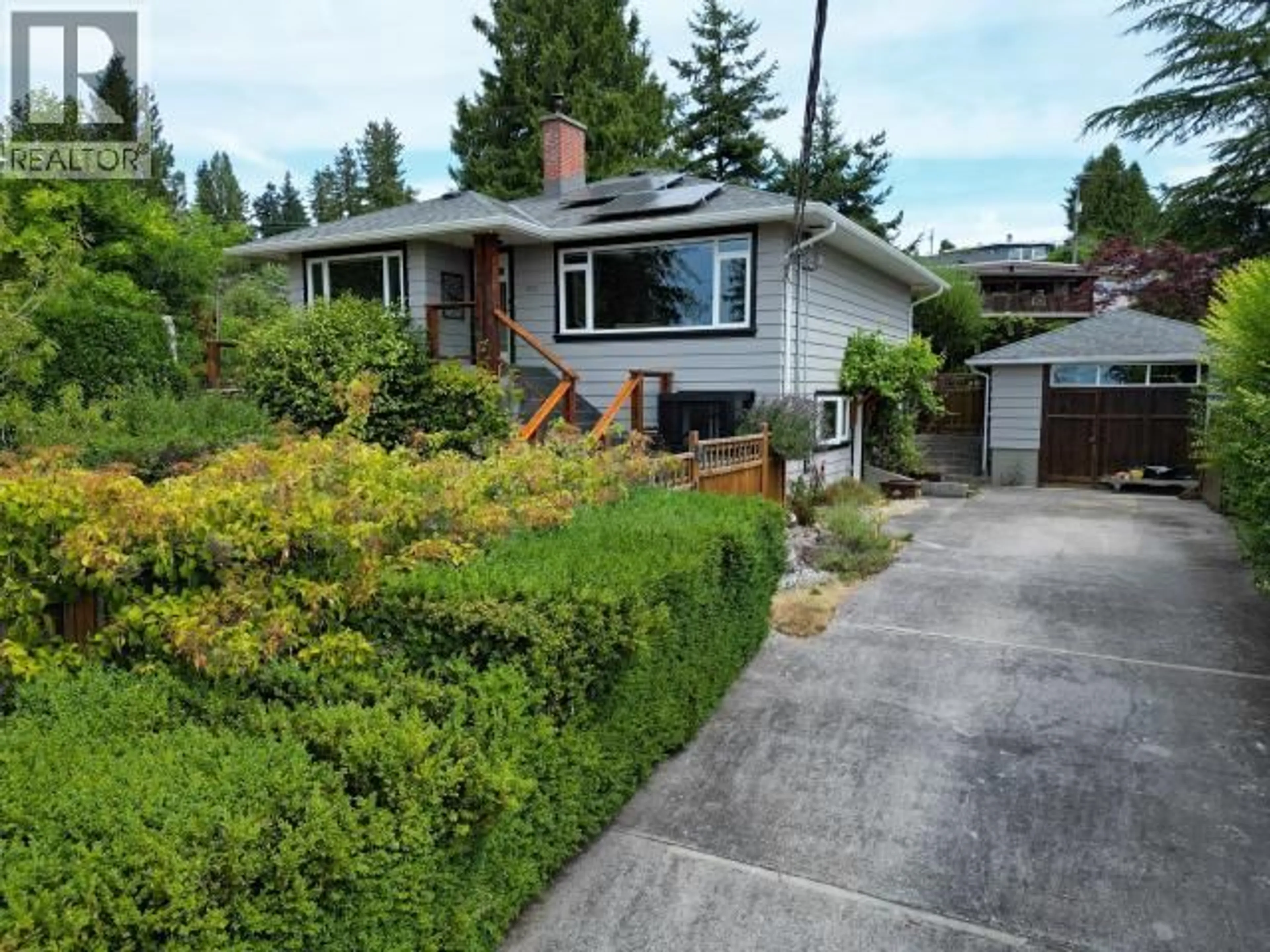A pic from outside/outdoor area/front of a property/back of a property/a pic from drone, street for 3470 TWEEDSMUIR AVE, Powell River British Columbia V8A1C3