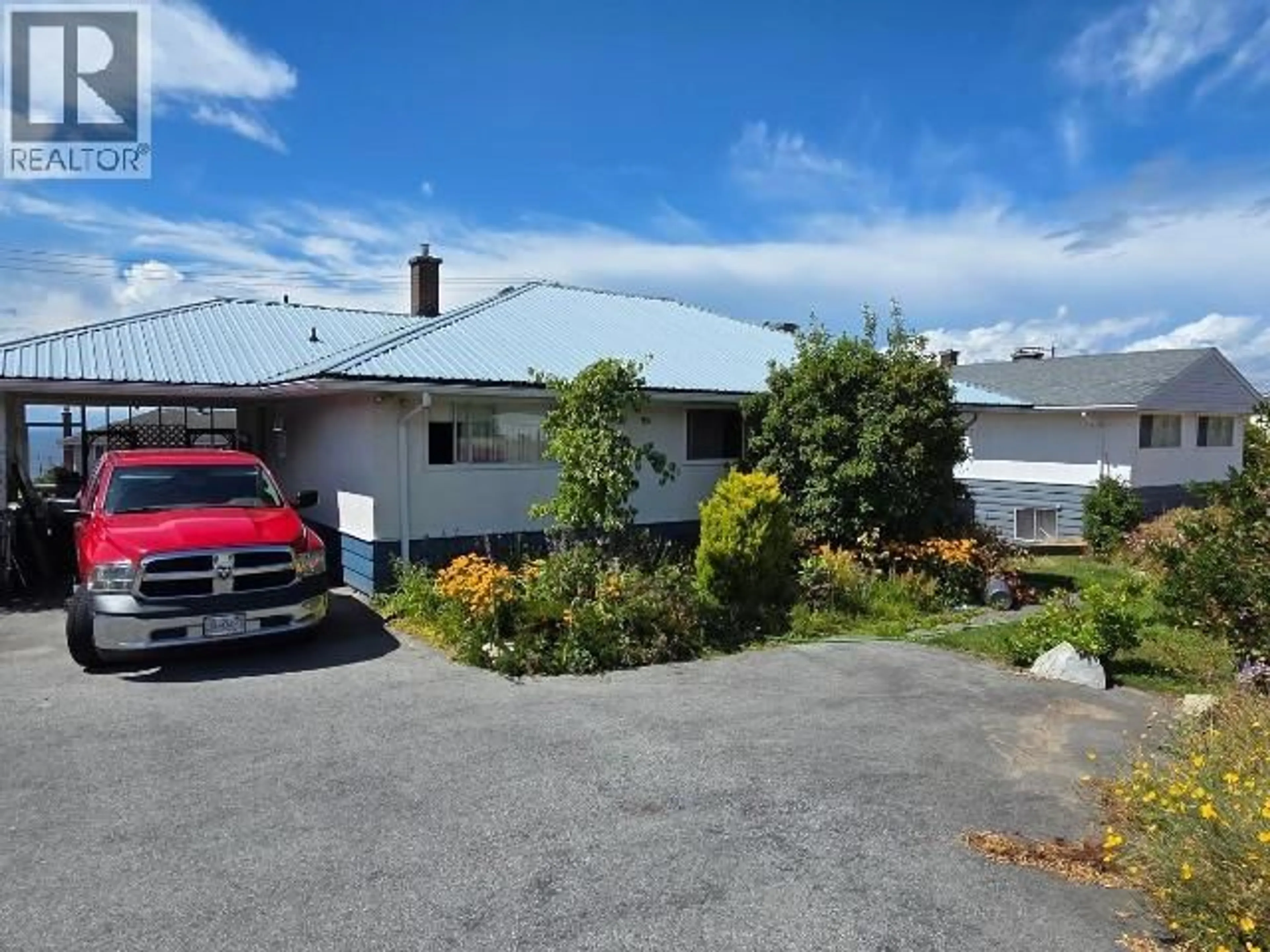 A pic from outside/outdoor area/front of a property/back of a property/a pic from drone, street for 4007 JOYCE AVE, Powell River British Columbia V8A2Z4