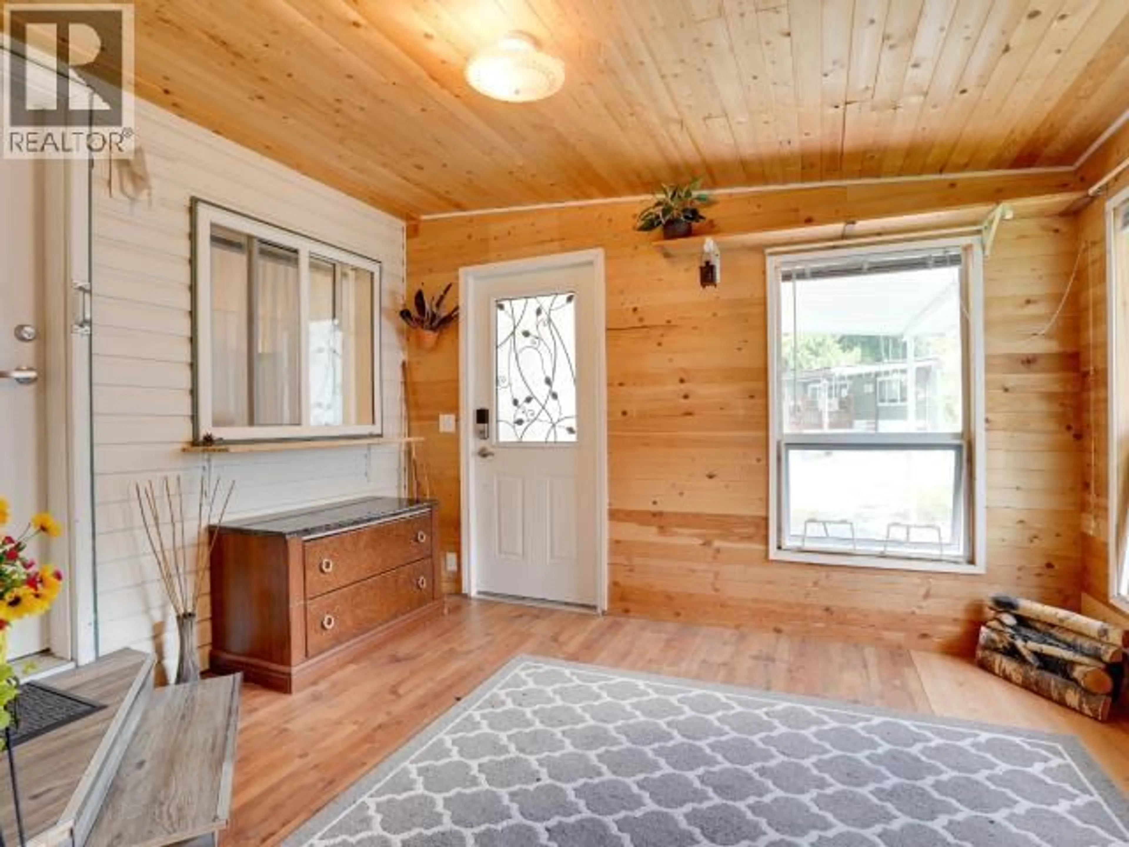 Indoor entryway for 16 - 8425 HIGHWAY 101, Powell River British Columbia V8A0G9