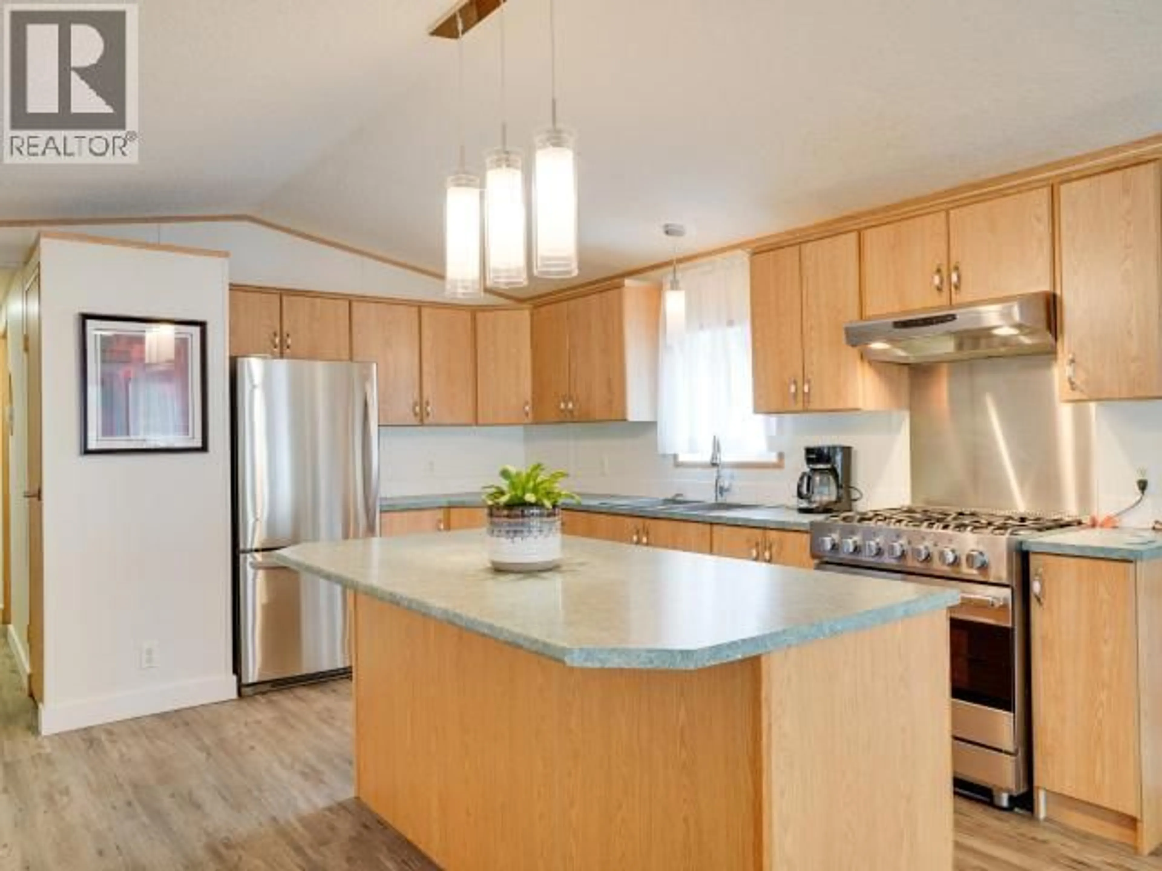 Open concept kitchen, wood/laminate floor for 16 - 8425 HIGHWAY 101, Powell River British Columbia V8A0G9