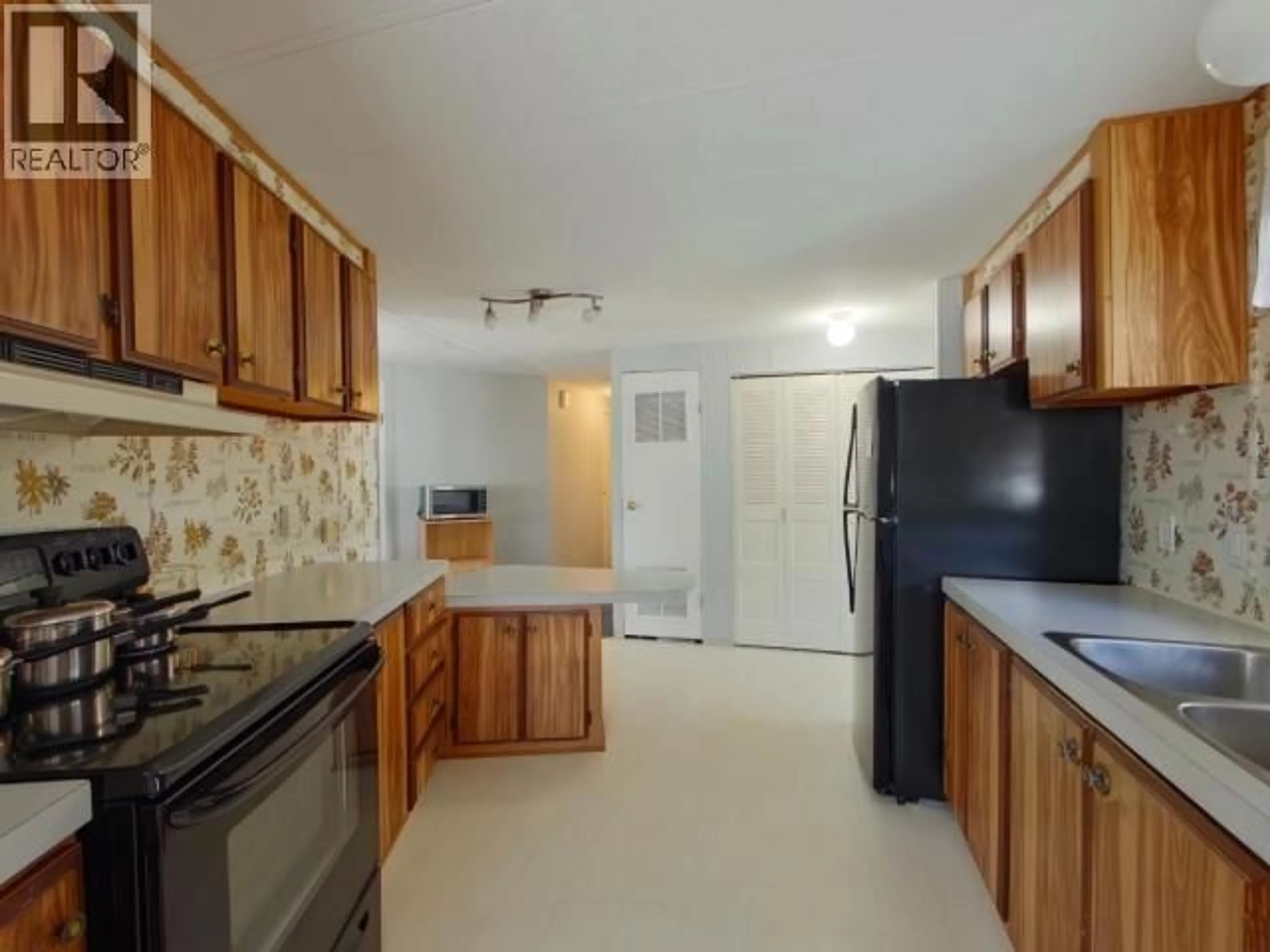 Standard kitchen, unknown for 18 - 7624 DUNCAN STREET, Powell River British Columbia V8A5L2