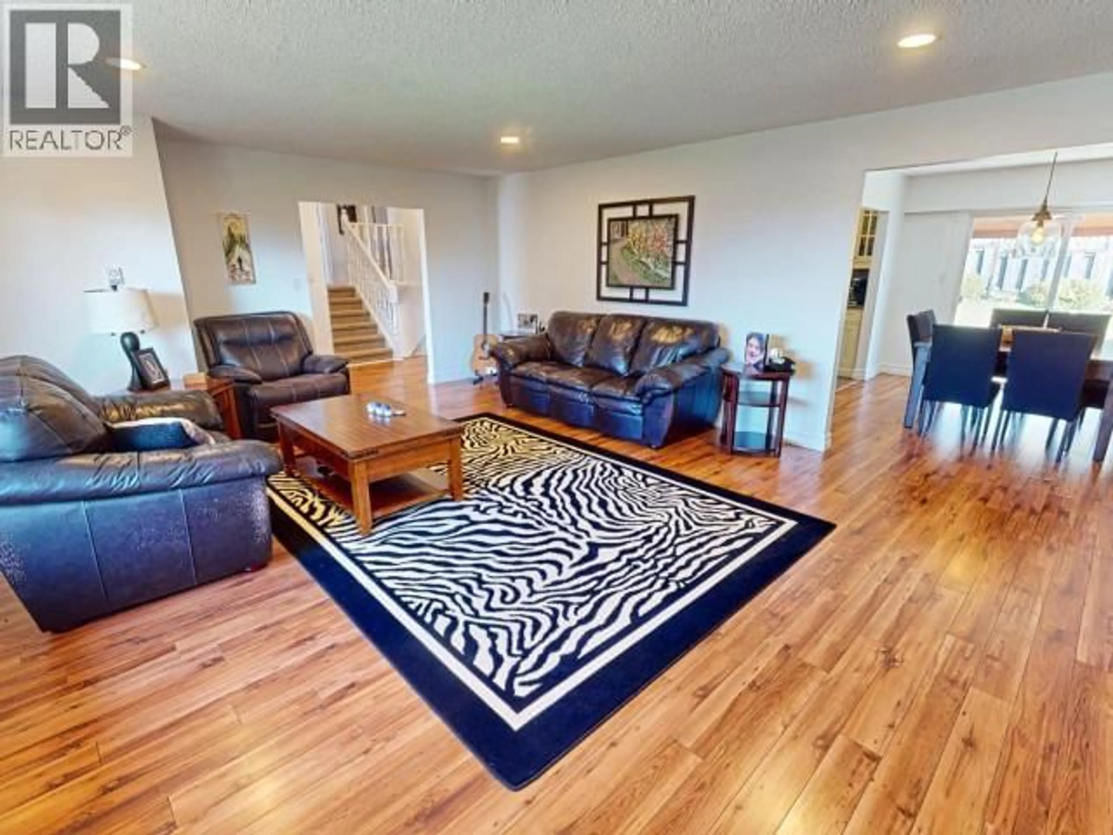 Living room with furniture, carpet floor for 3412 THURLOW PLACE, Powell River British Columbia V8A5G6