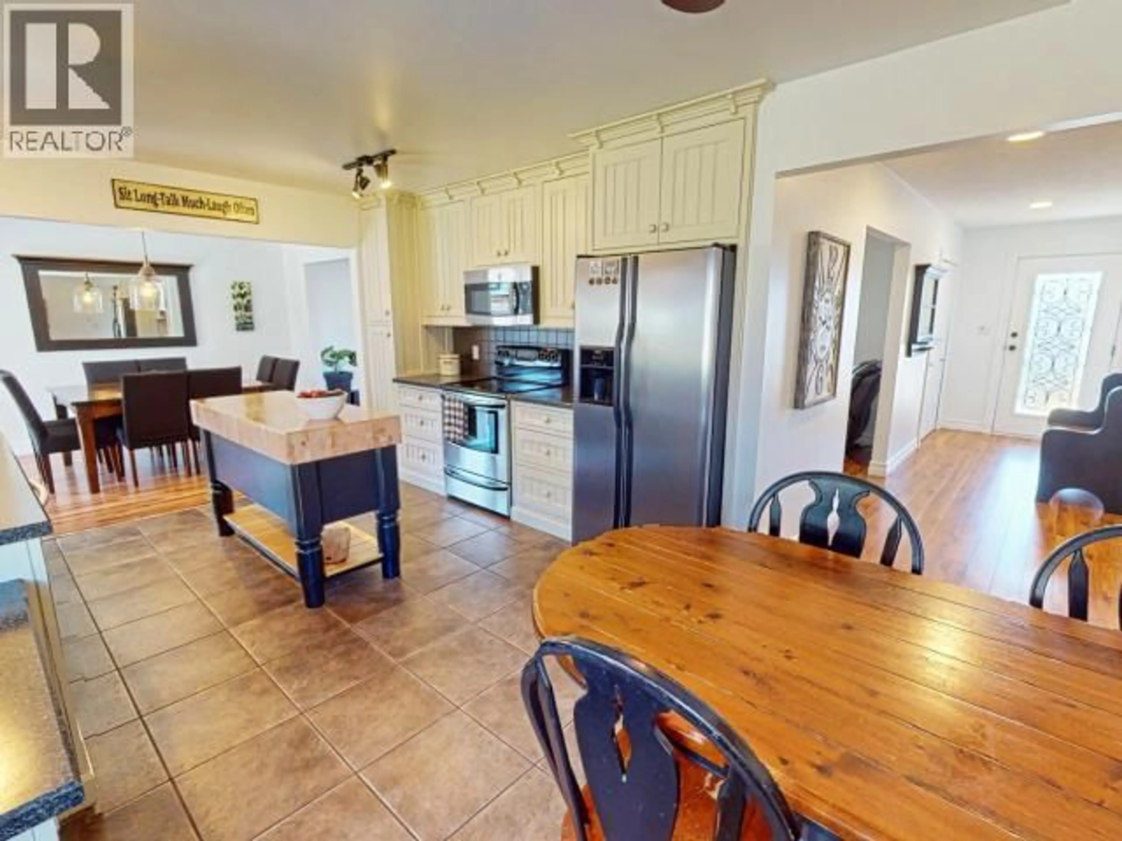 Open concept kitchen, ceramic/tile floor for 3412 THURLOW PLACE, Powell River British Columbia V8A5G6
