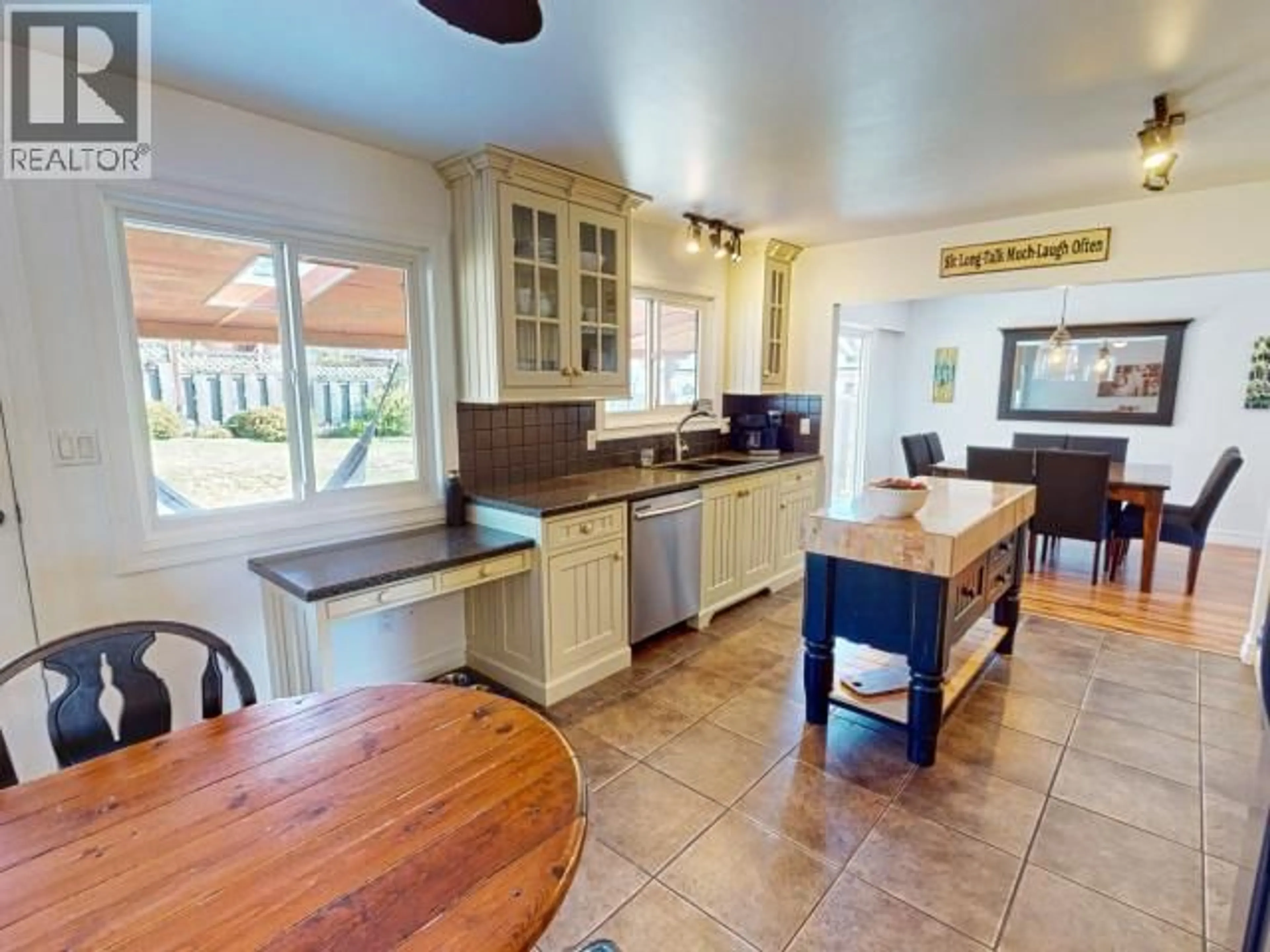 Open concept kitchen, ceramic/tile floor for 3412 THURLOW PLACE, Powell River British Columbia V8A5G6