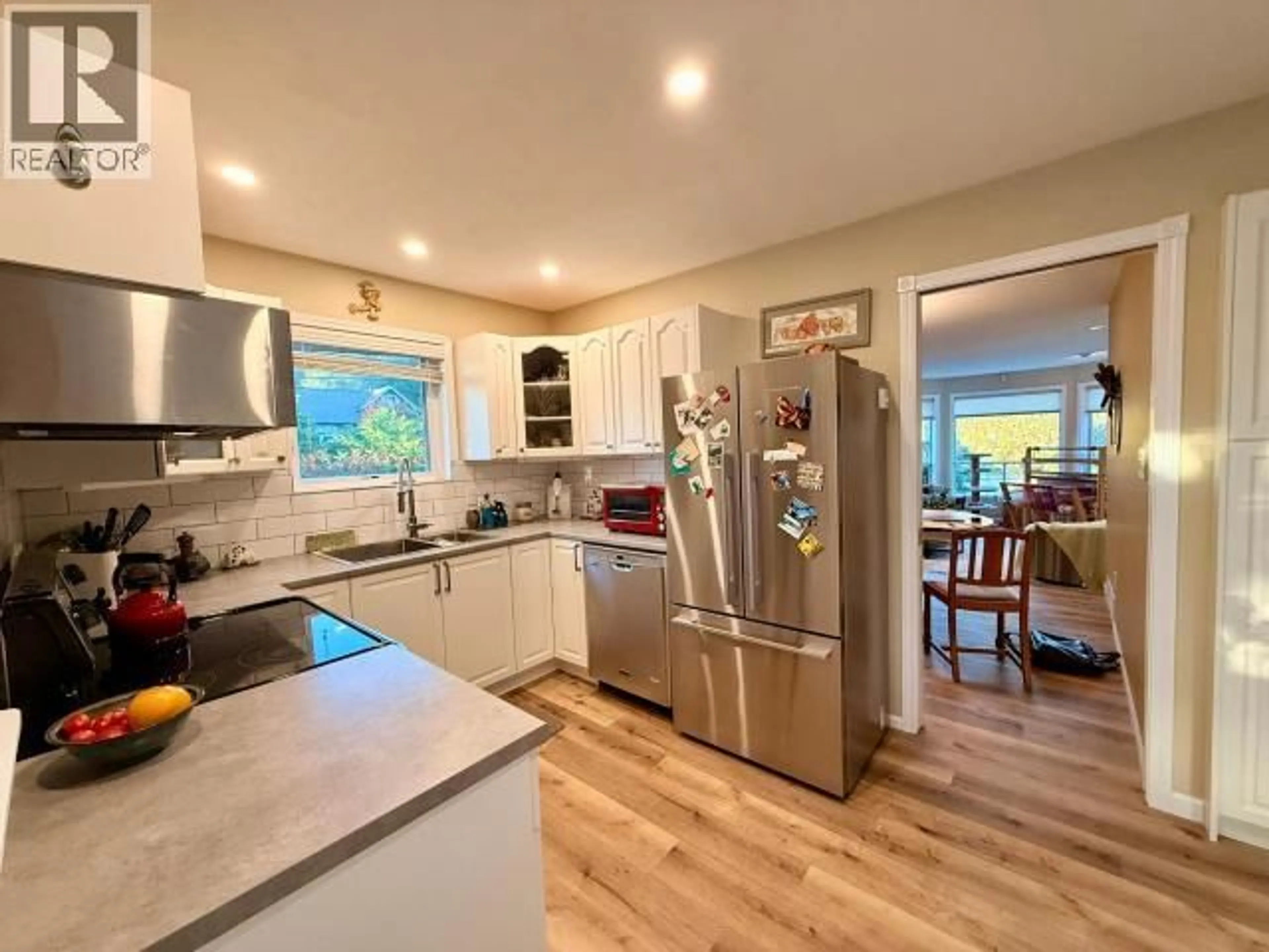 Open concept kitchen, wood/laminate floor for 6515 NECHAKO AVENUE, Powell River British Columbia V8A5P3