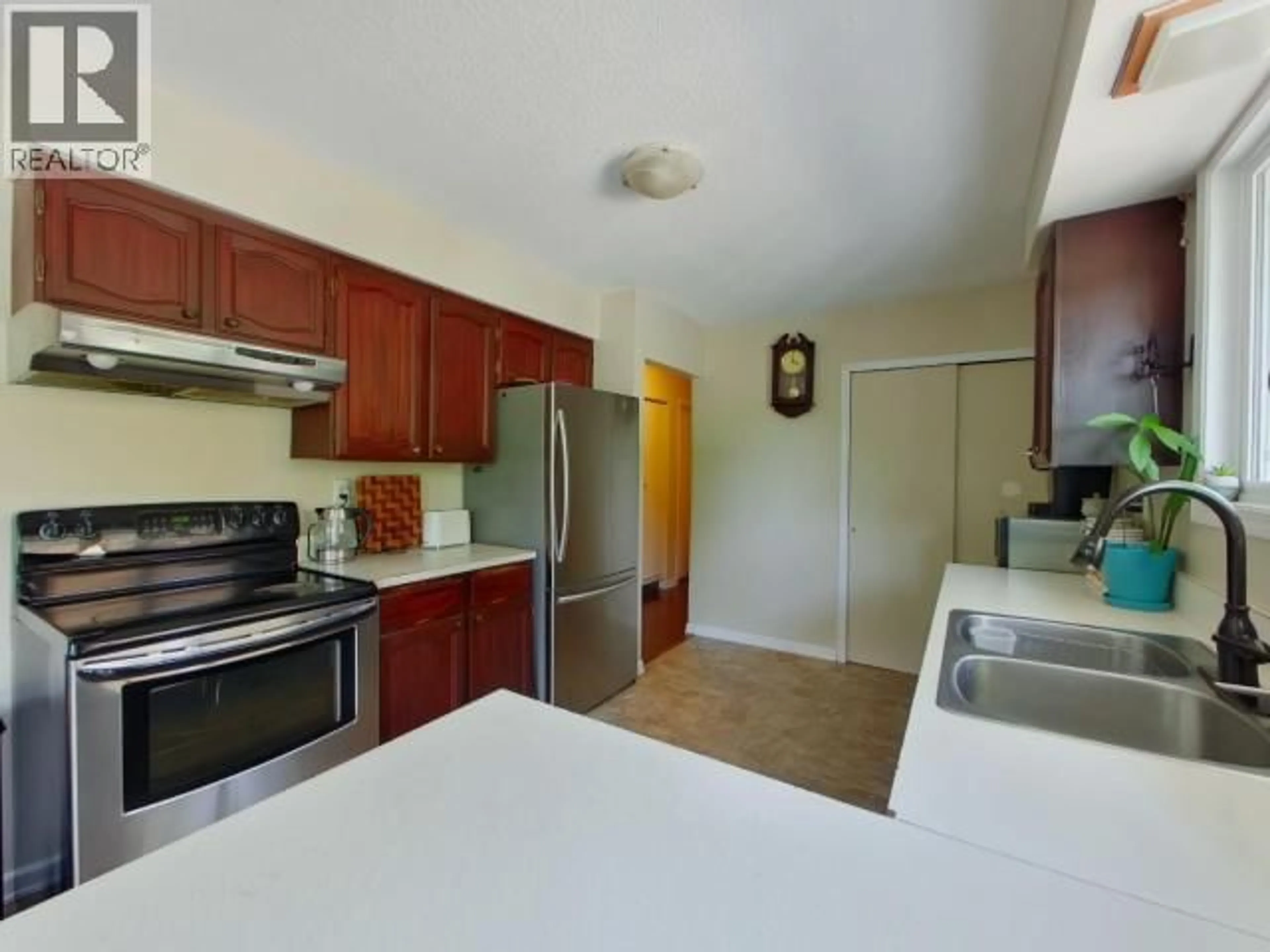 Standard kitchen, unknown for 5395 YUKON AVE, Powell River British Columbia V8A4E5