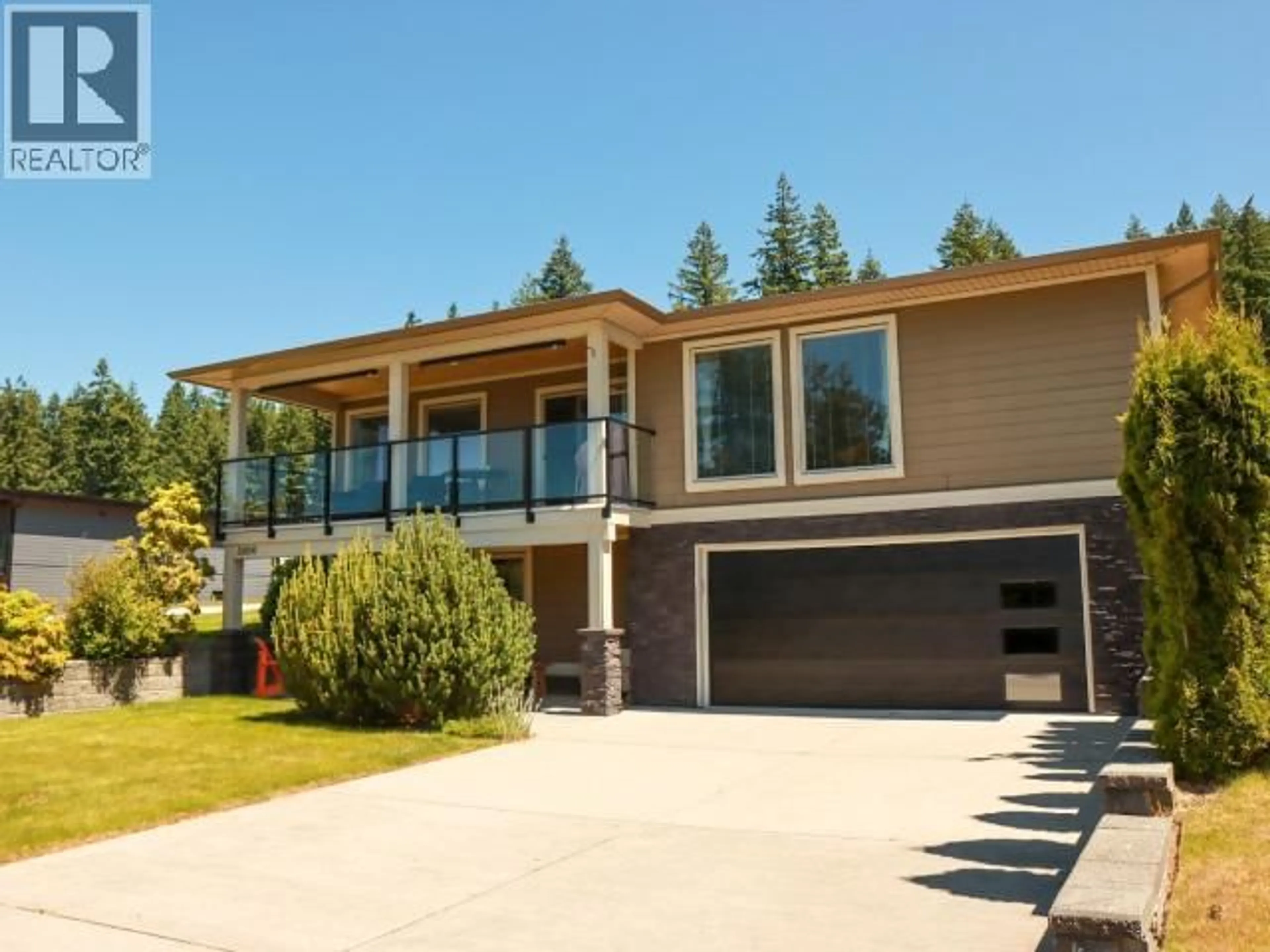 Home with vinyl exterior material, unknown for 3890 ONTARIO AVE, Powell River British Columbia