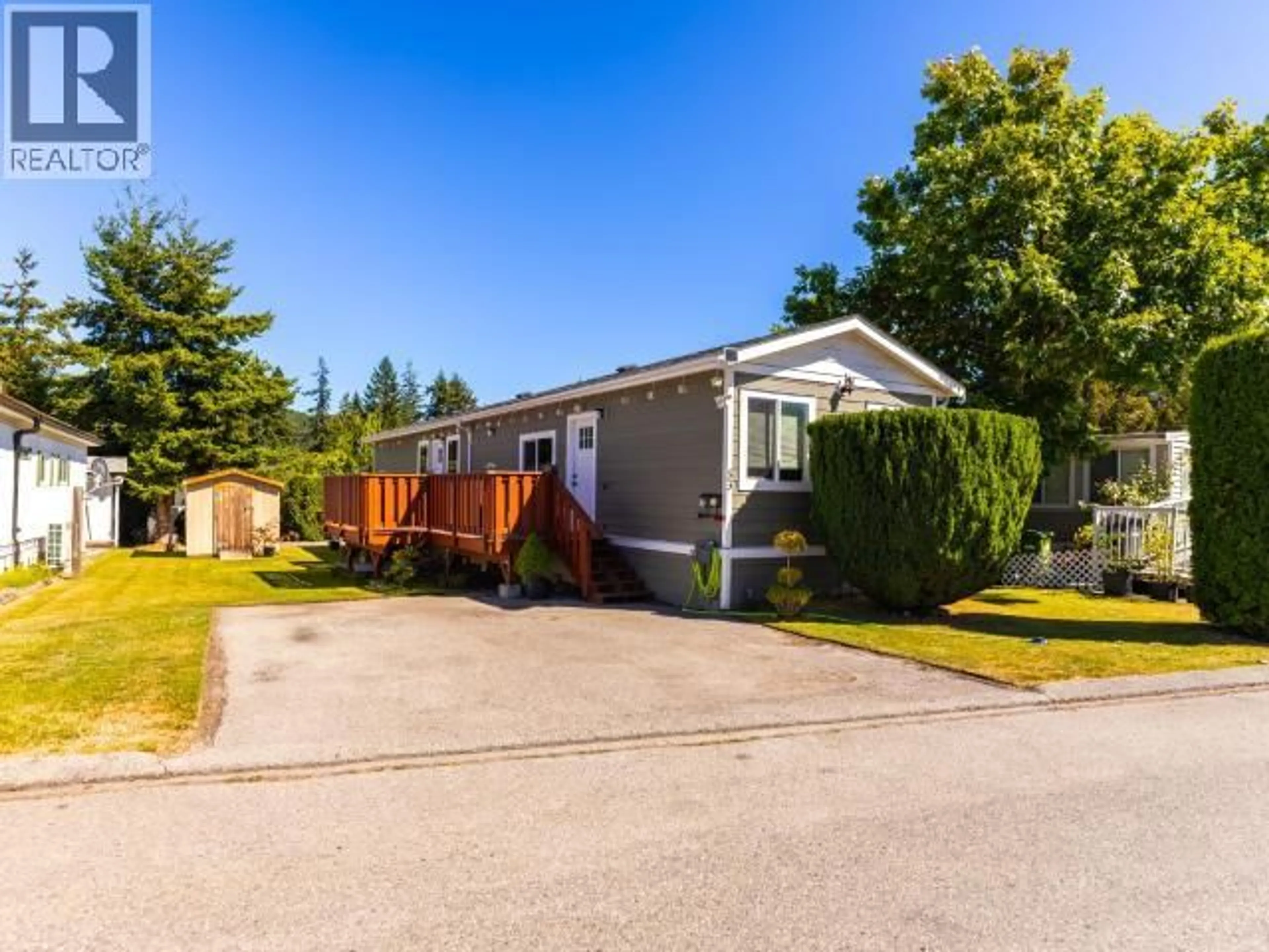 Home with vinyl exterior material, street for 53-7624 DUNCAN STREET, Powell River British Columbia