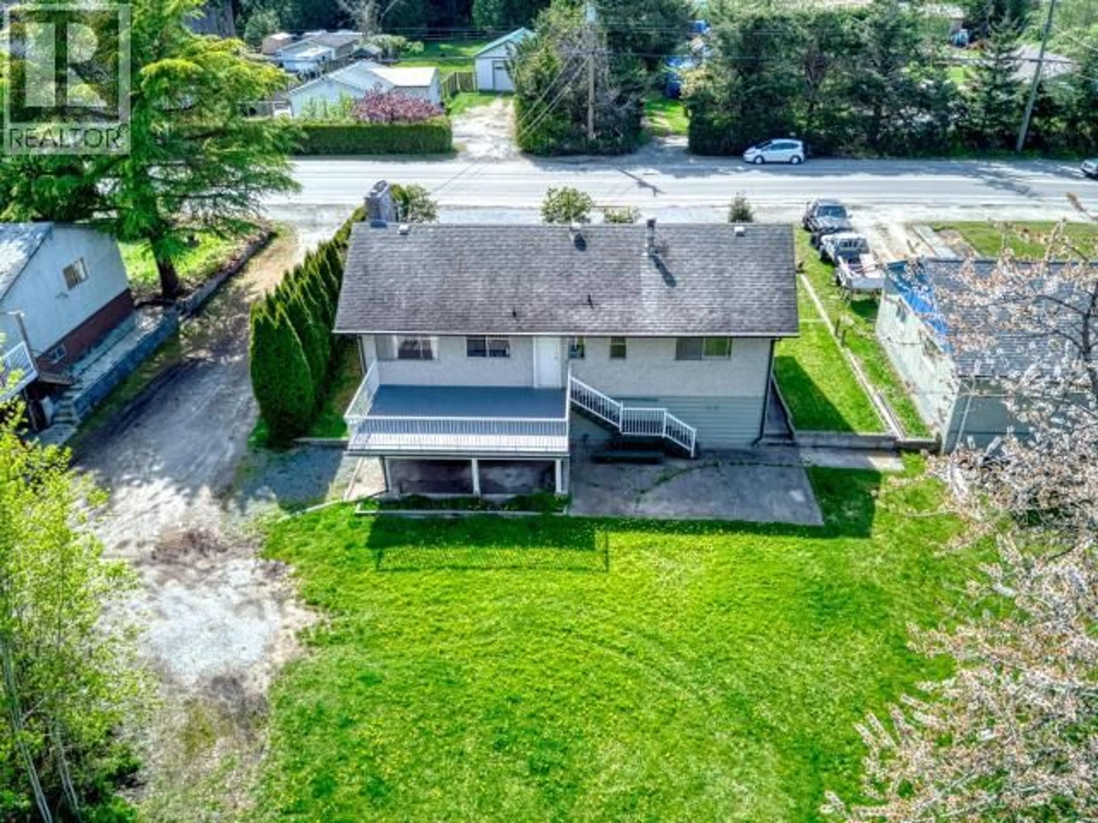 A pic from outside/outdoor area/front of a property/back of a property/a pic from drone, street for 5044 MANSON AVE, Powell River British Columbia