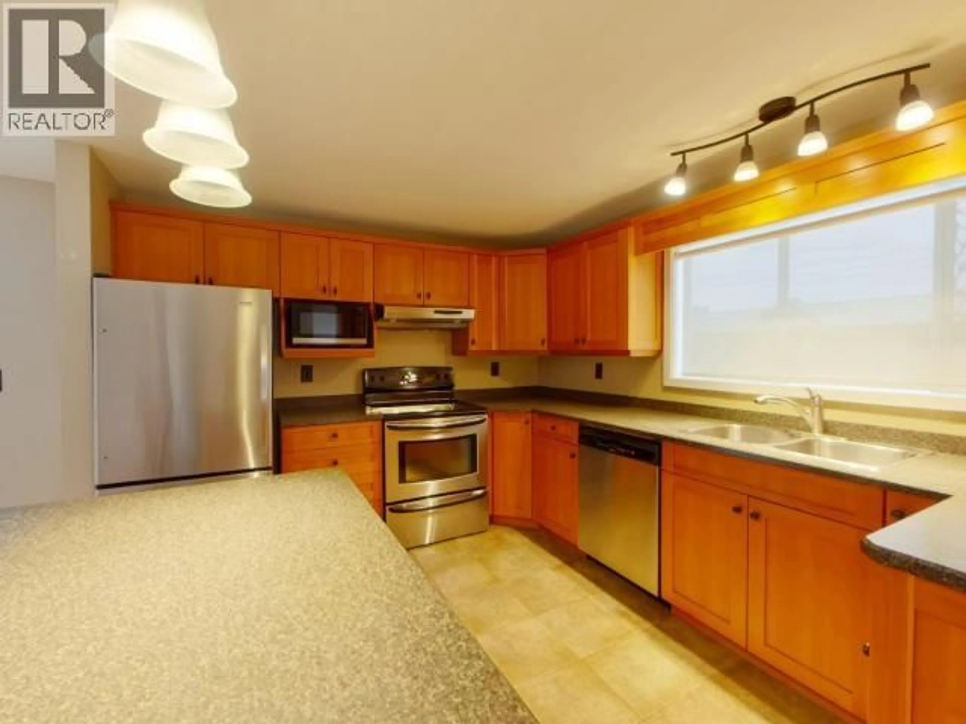 Standard kitchen, ceramic/tile floor for 4516 MARINE AVE, Powell River British Columbia V8A2K4