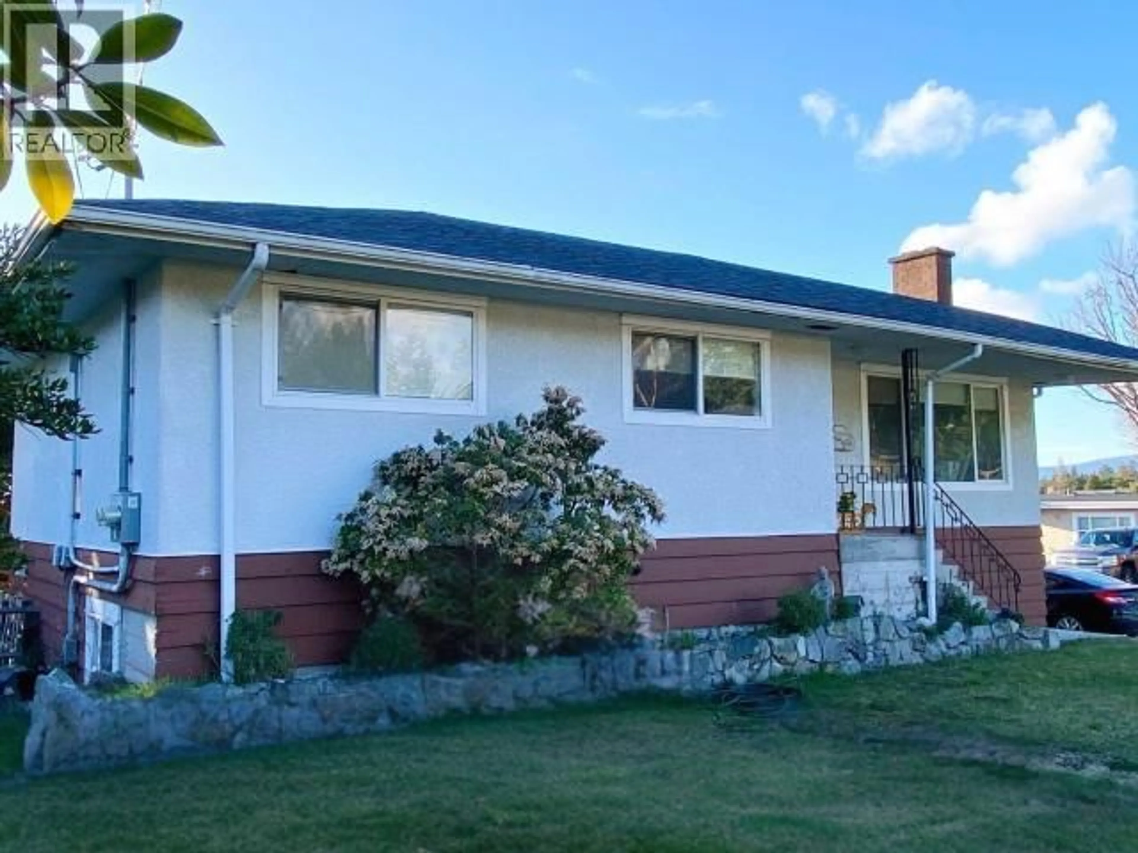 Home with vinyl exterior material, street for 4621 MANSON AVE, Powell River British Columbia V8A3N3